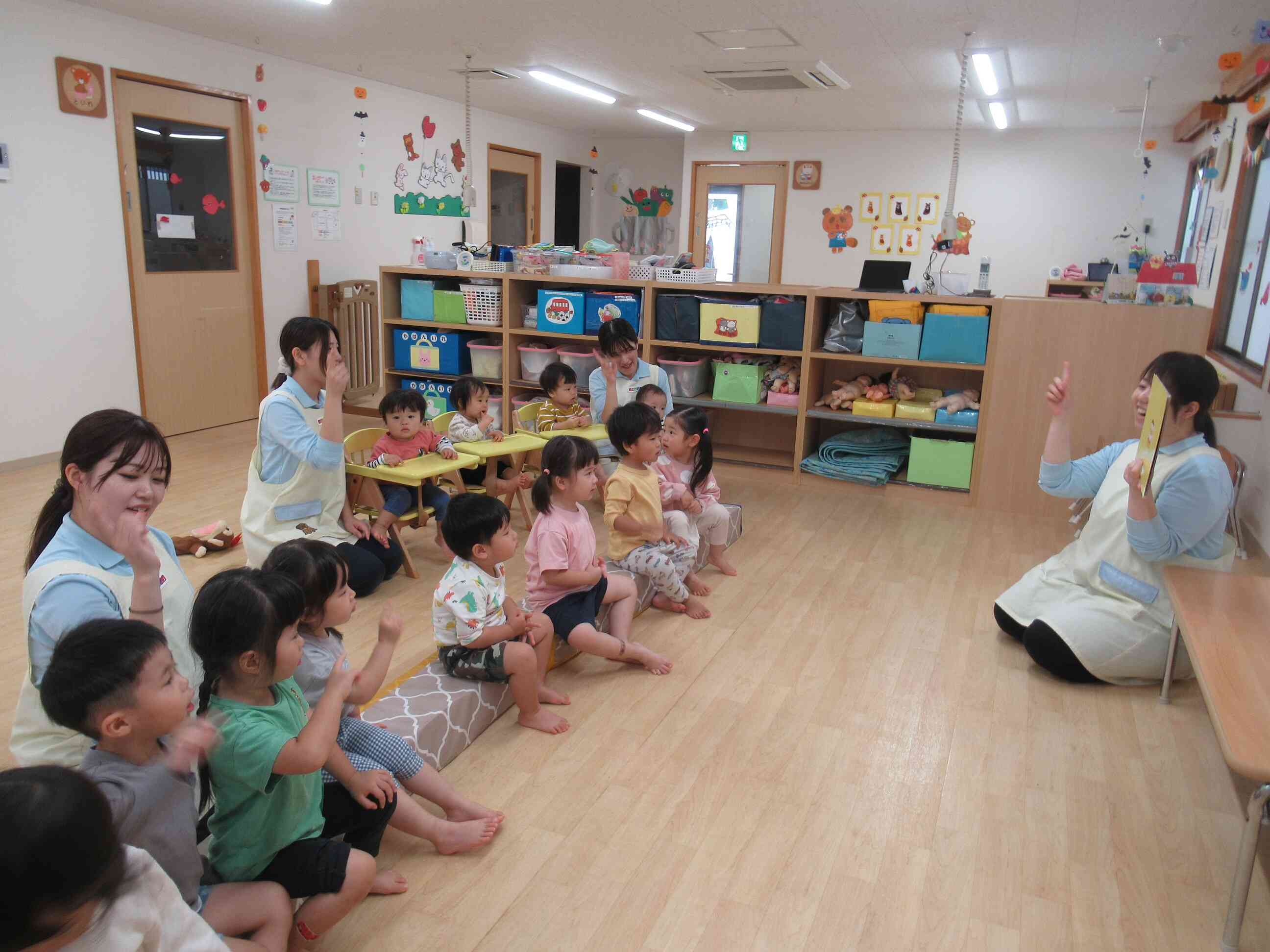 みんなで紙芝居を見たよ