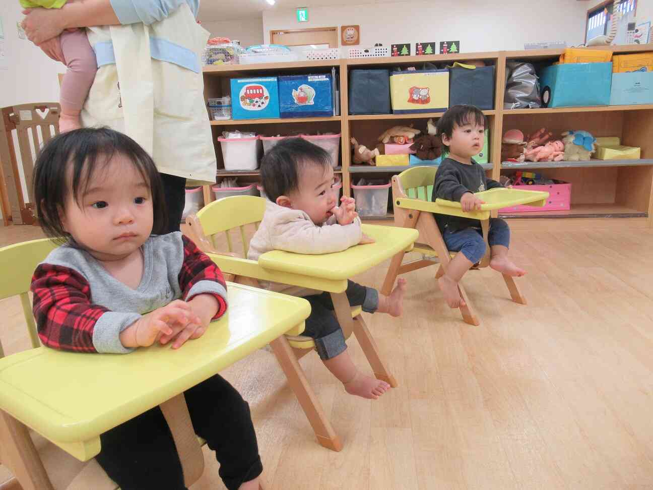  ひよこぐみ（0歳児）さんも誕生会に参加したよ