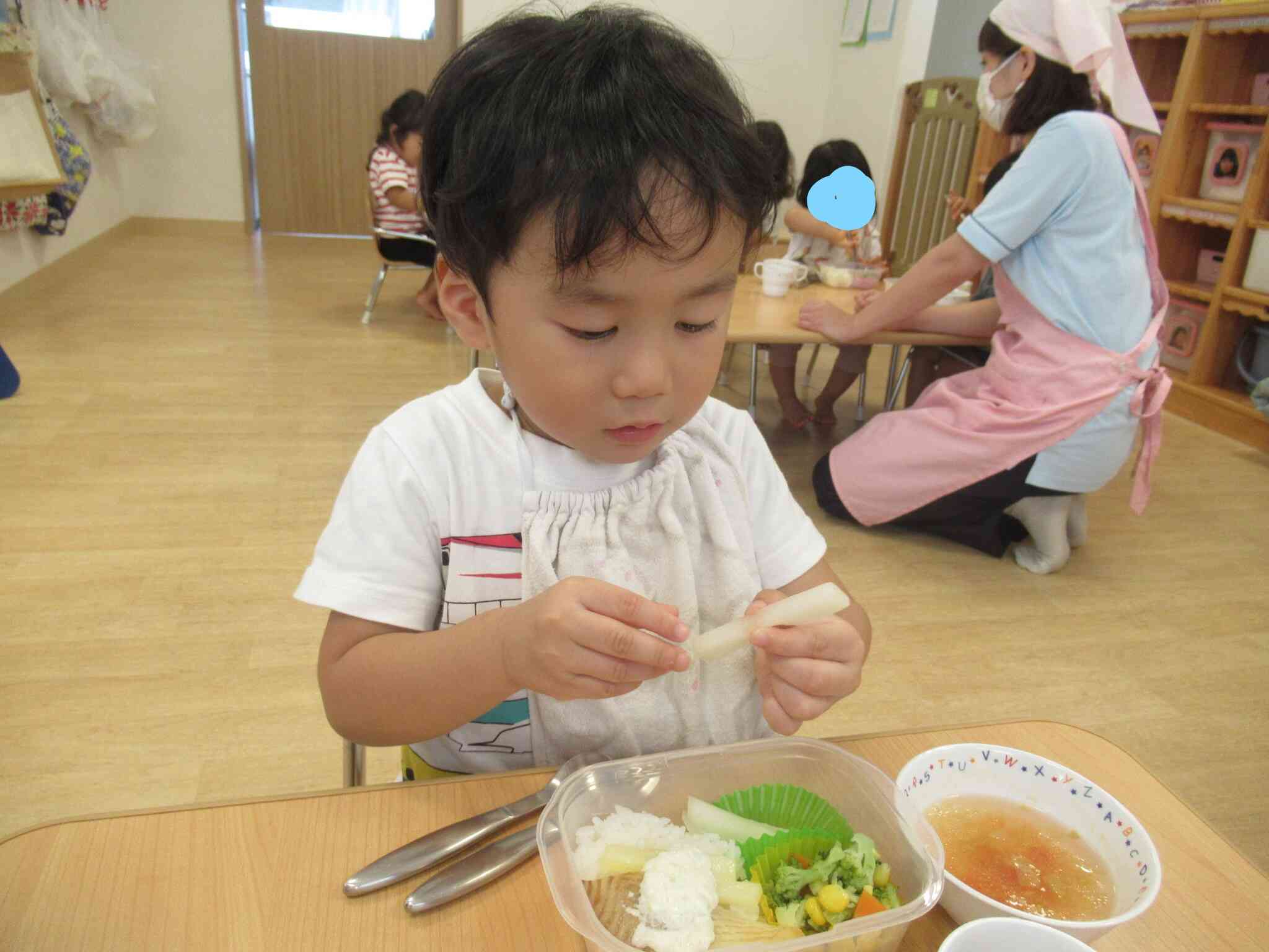 この日の給食は、お弁当給食！