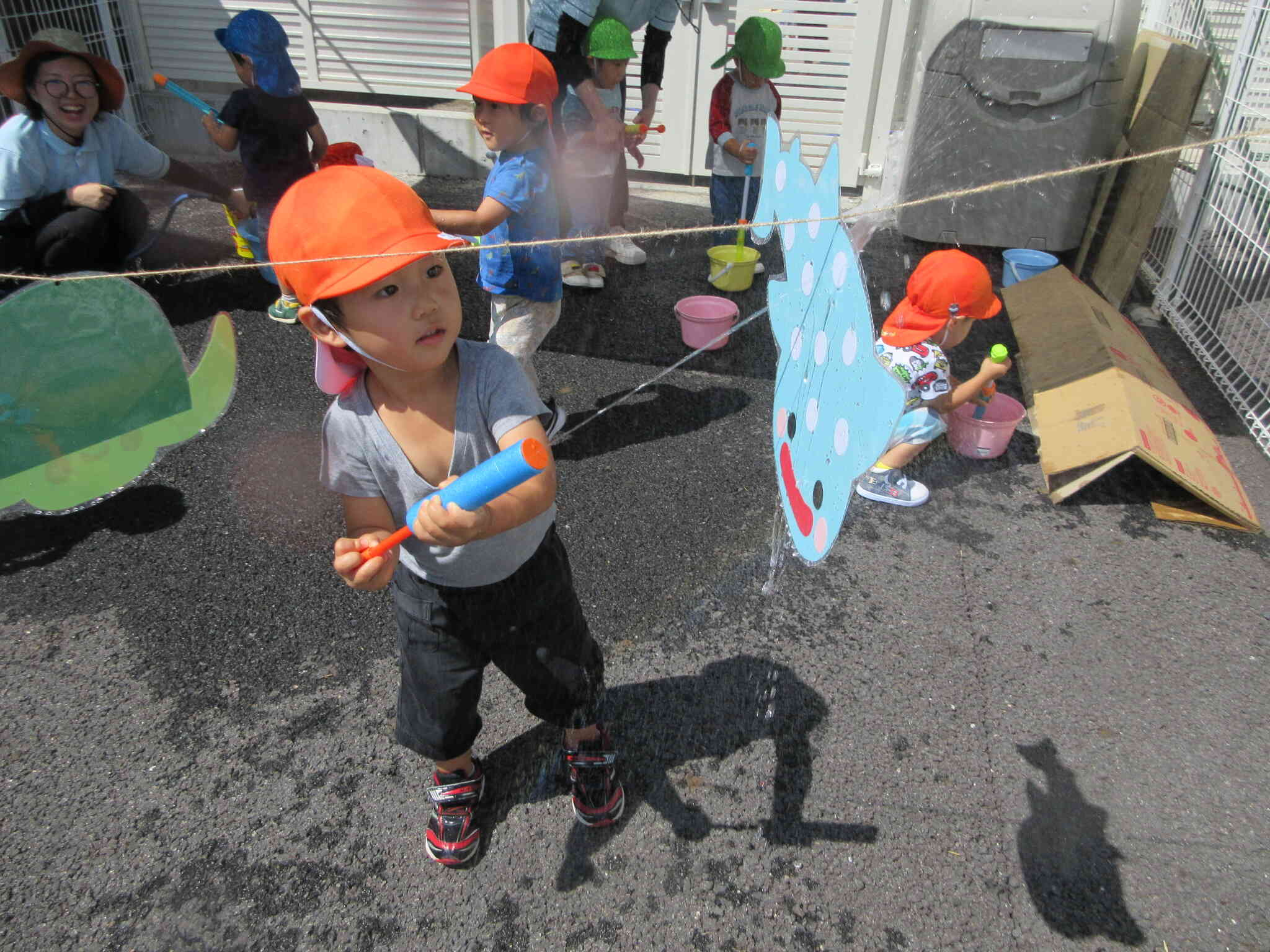 水をたくさんくんできて♪【2歳児 うさぎ組】