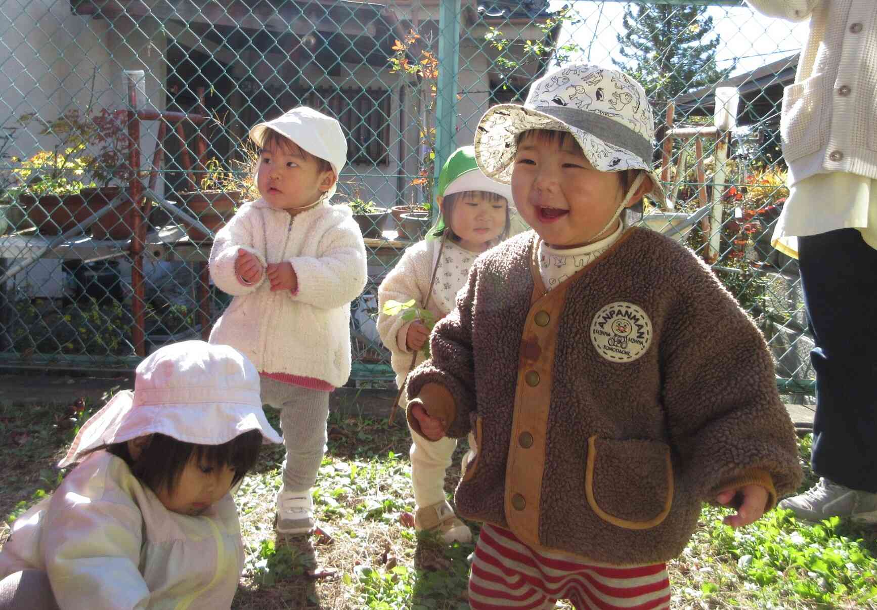 落ち葉がふかふかっ!みんなで足踏みしたよ♪