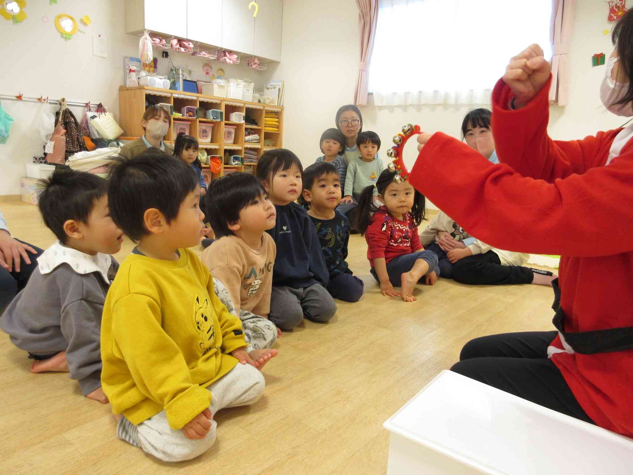 鈴は、鳴らし方もいろいろあるよ。トナカイさんの鈴の音だ♪