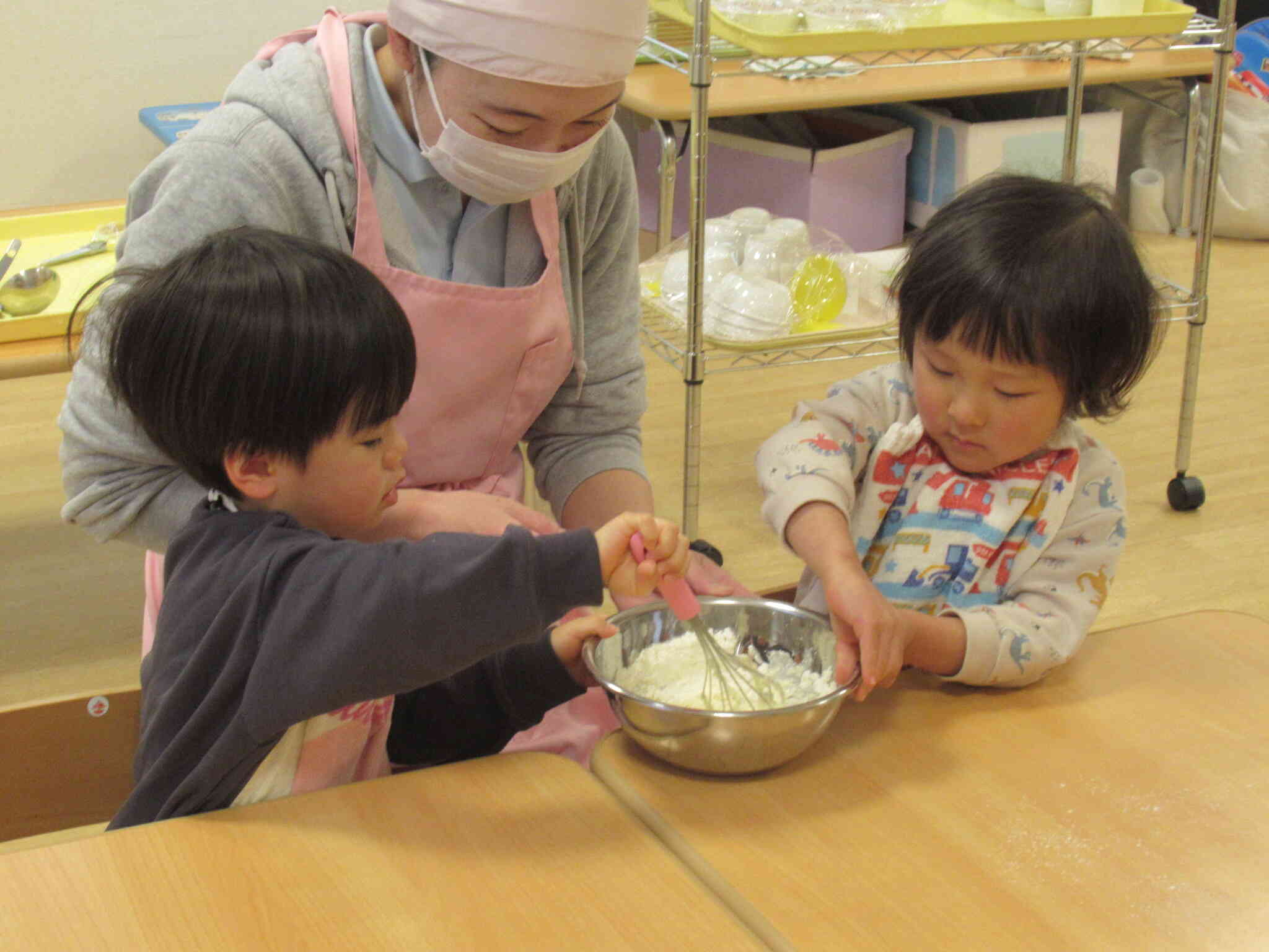 　「ホットケーキ、できるかな？」【２歳児 うさぎ組】