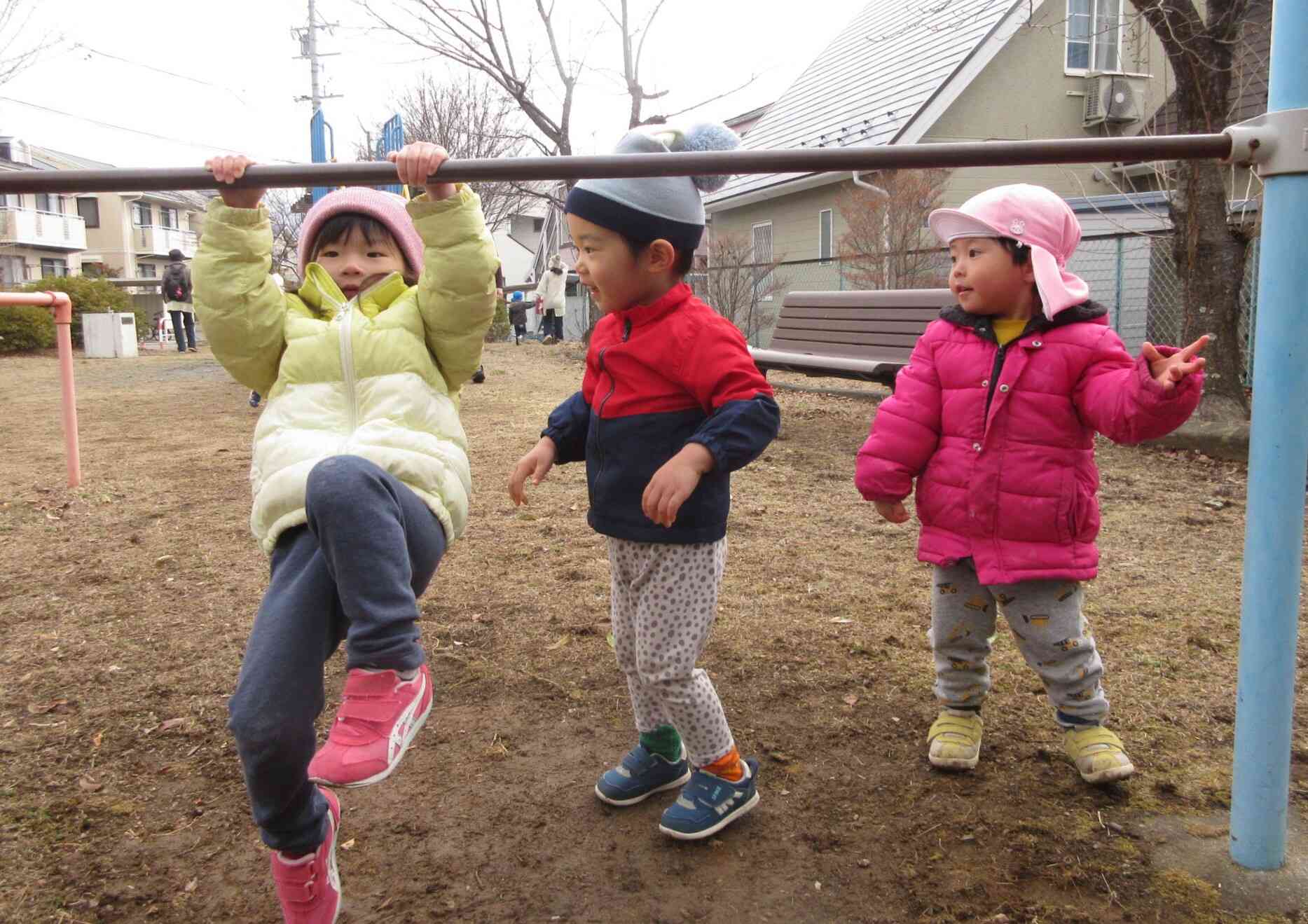 一緒に遊ぼう！【2歳児 うさぎ組　1歳児 あひる組】