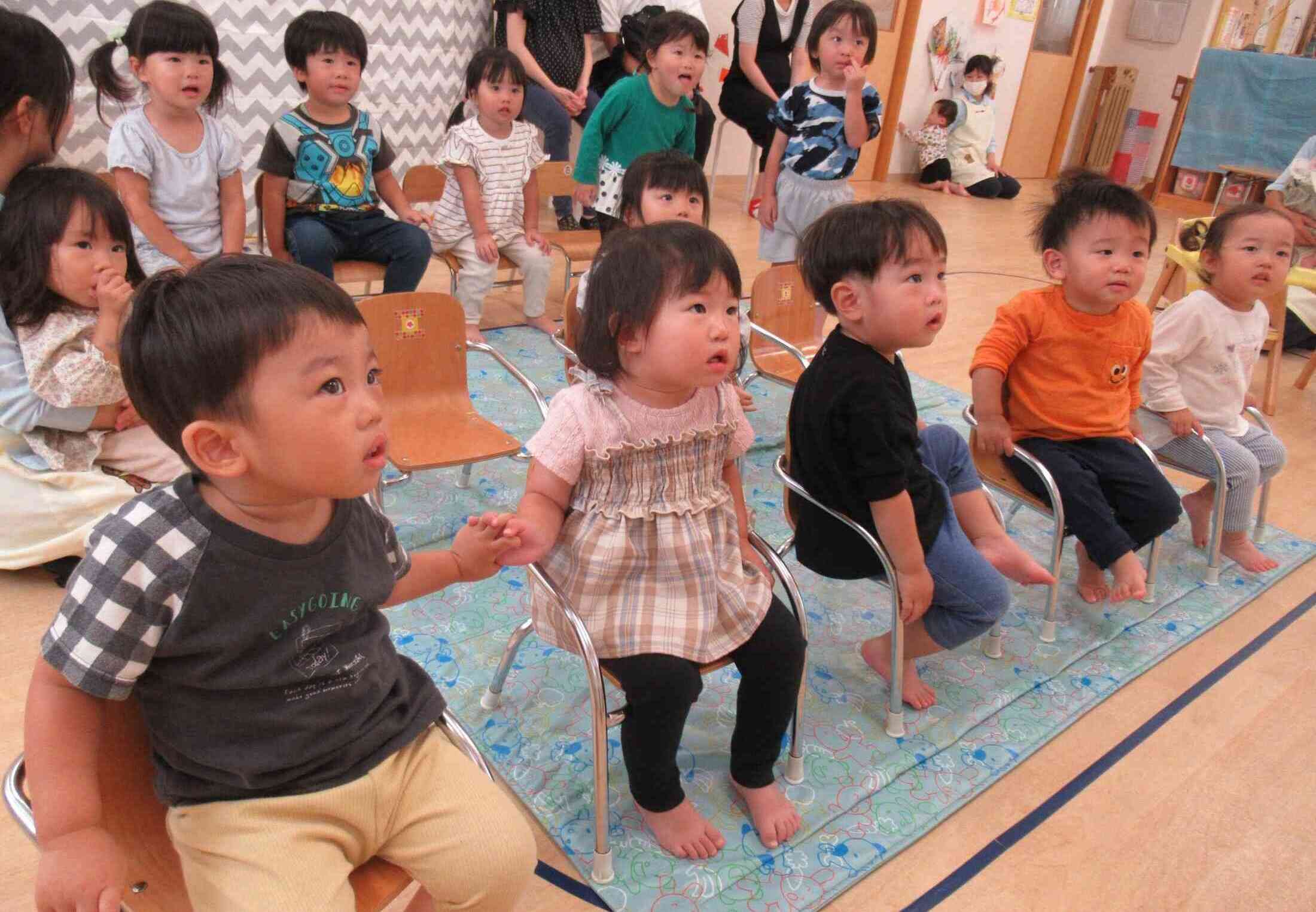 ハロウィンのお話に興味津々！当日何が起こるかは...お楽しみだよ♡