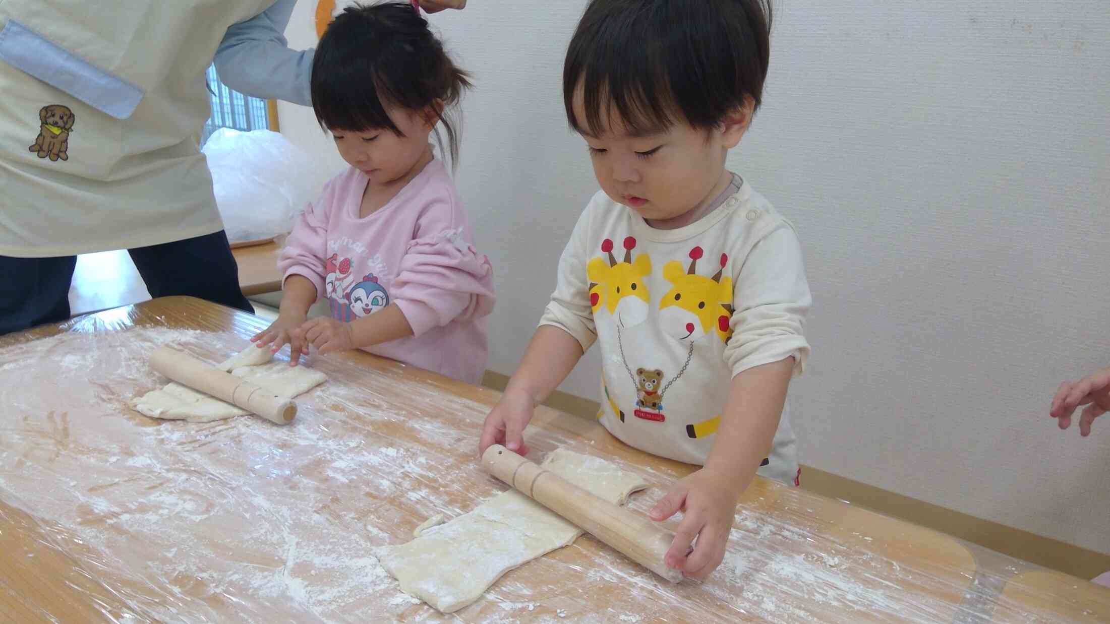 生地を麺棒でゴロゴロすると変化していく生地に発見や驚きがありましたよ。