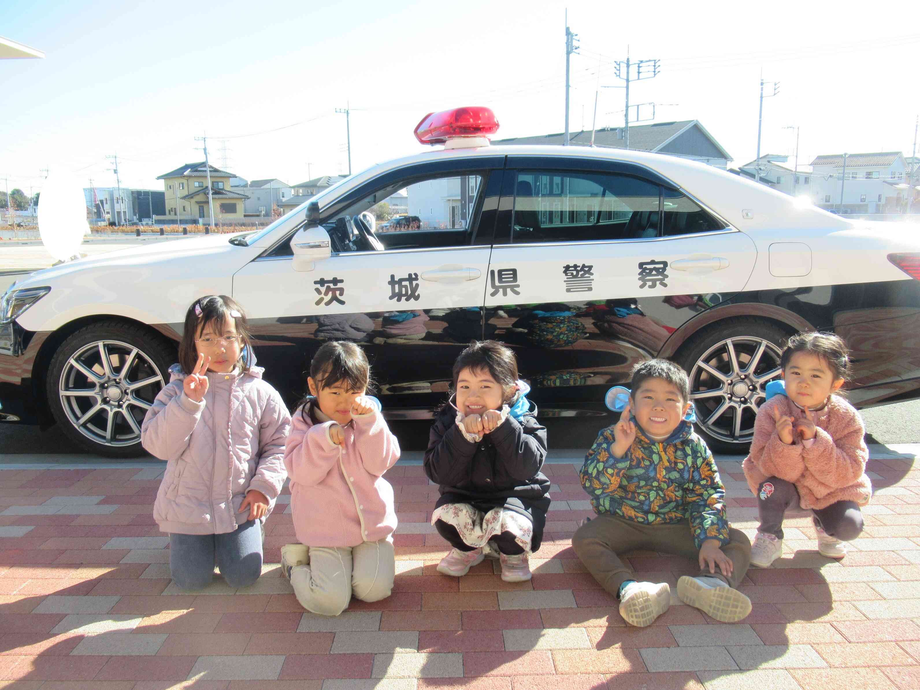 パトカーと一緒にハイチーズ！～4歳児クラス～