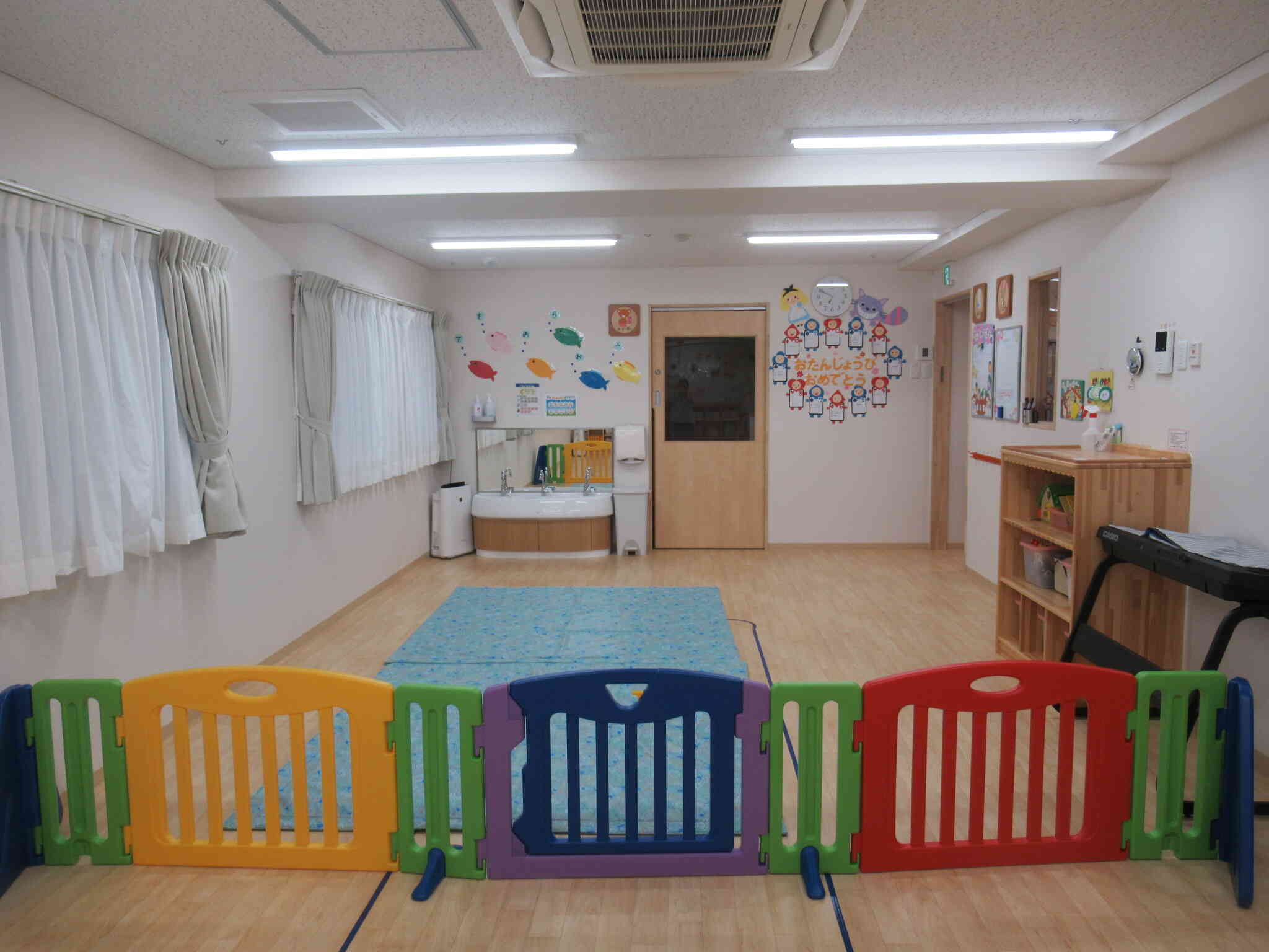 こちらは1,2歳の部屋。パーティションを広げるとすごくもっと広くなります