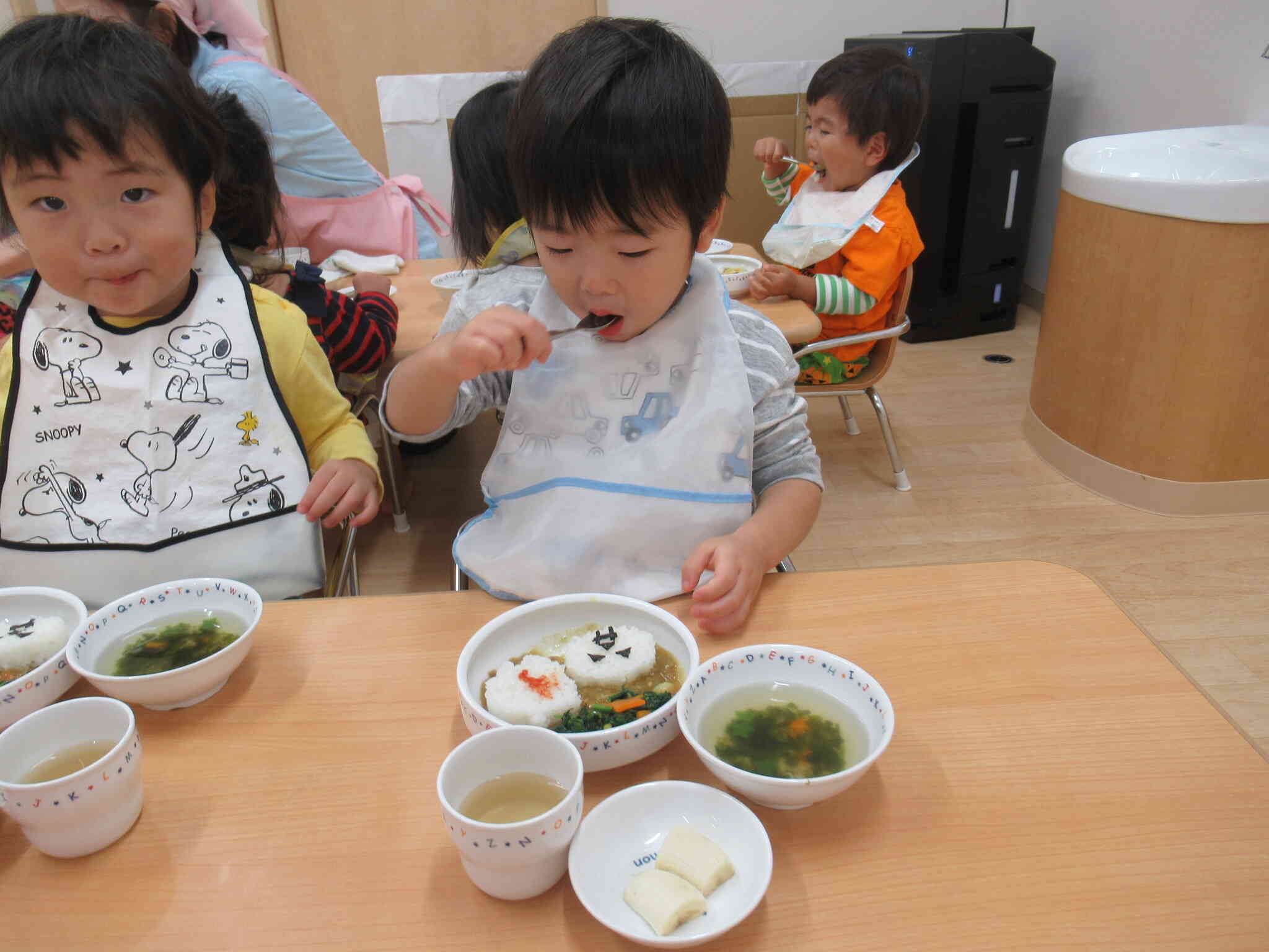 何から食べようかな～