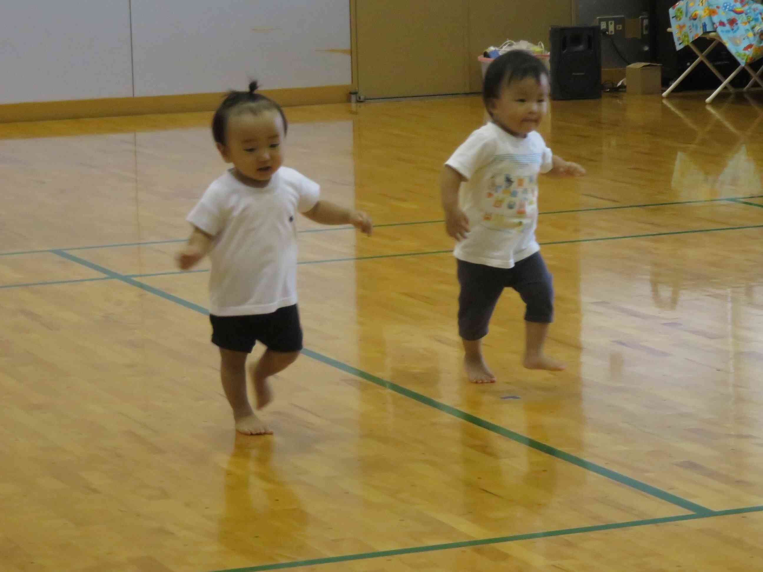 １歳児クラスのかけっこです