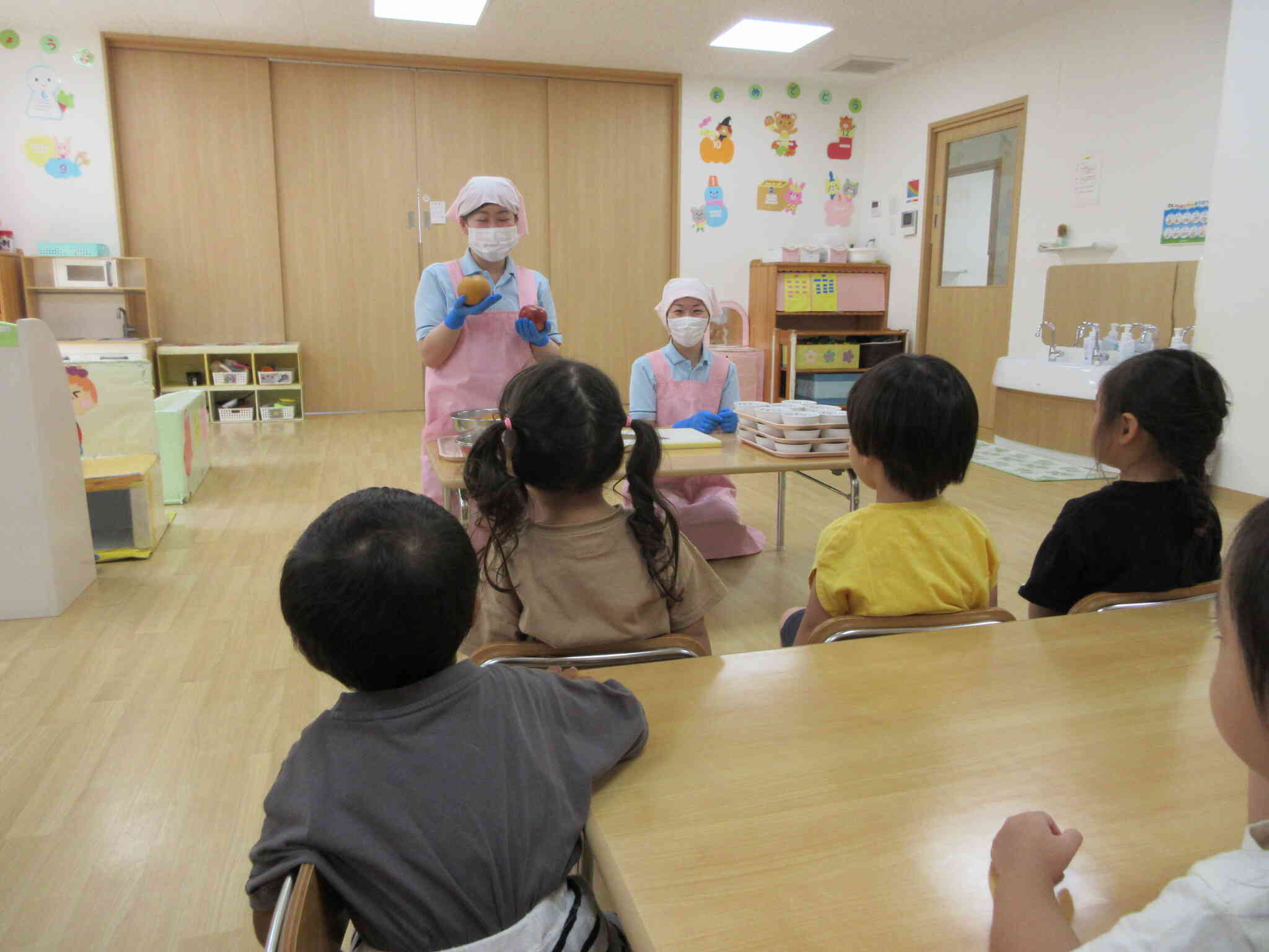 梨とりんごの食べ比べ（2歳児）