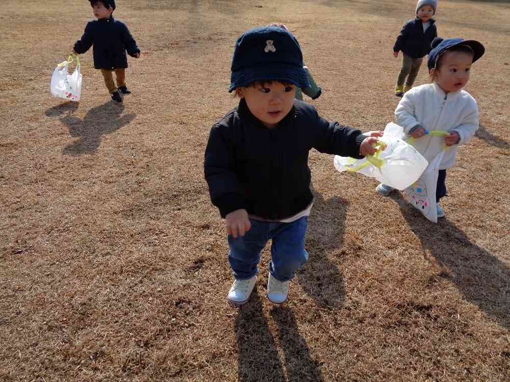 かぜよふけふけ～たこたこあがれ～♪（0歳児）