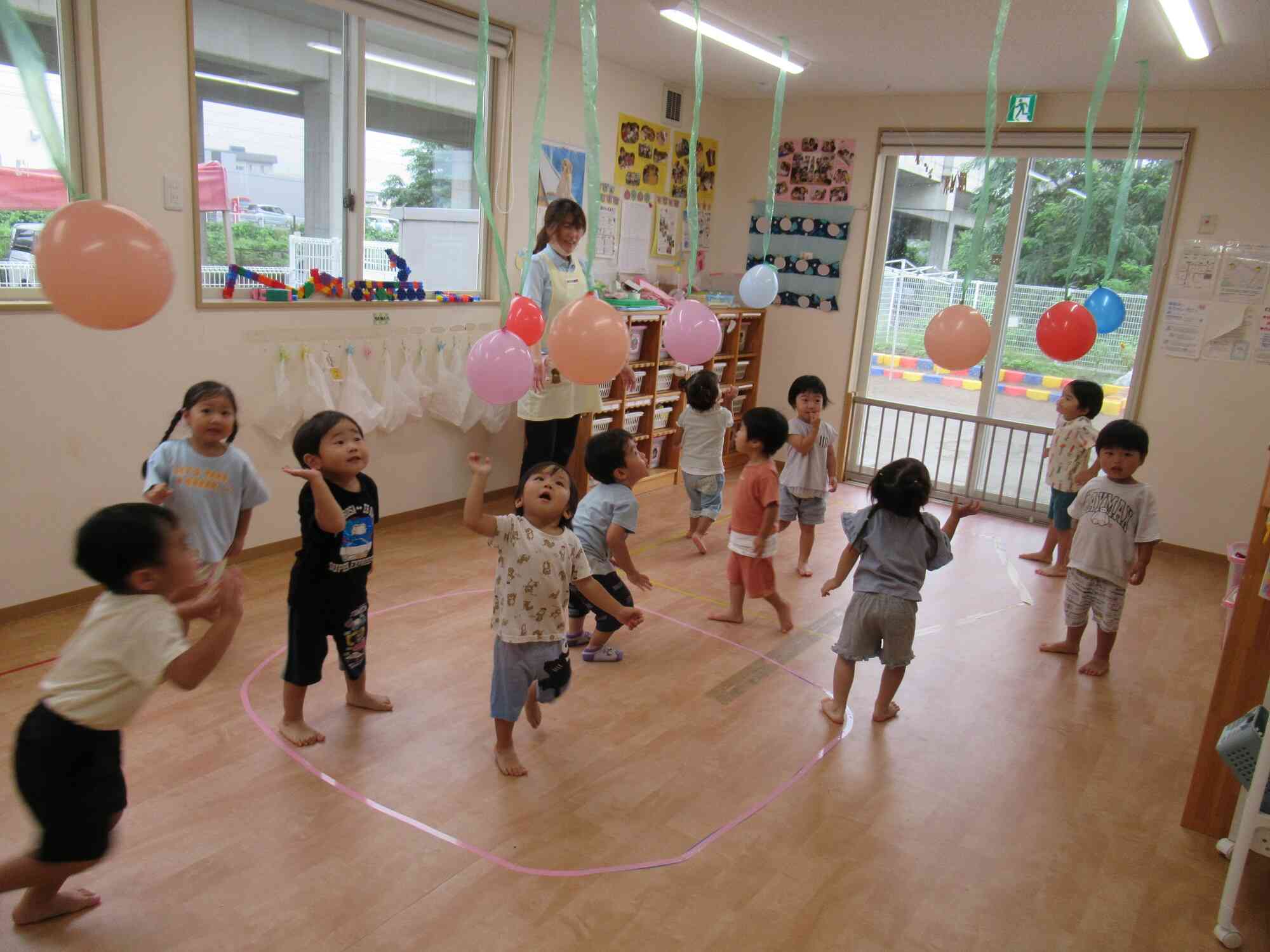 元気いっぱい！風船遊び