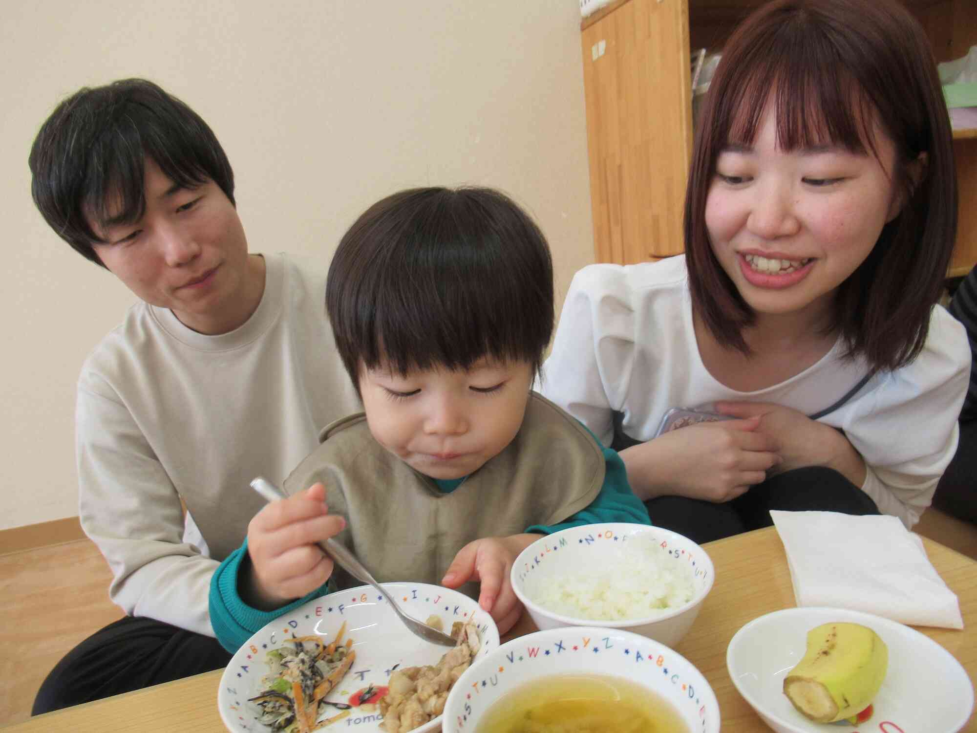 モグモグ今日もおいしいな…