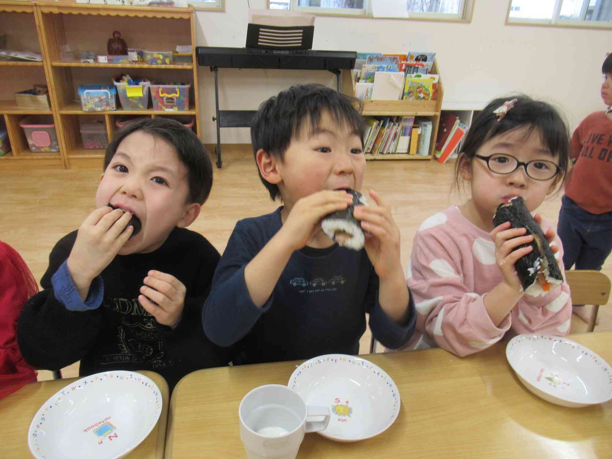 西南西を向いて食べます…