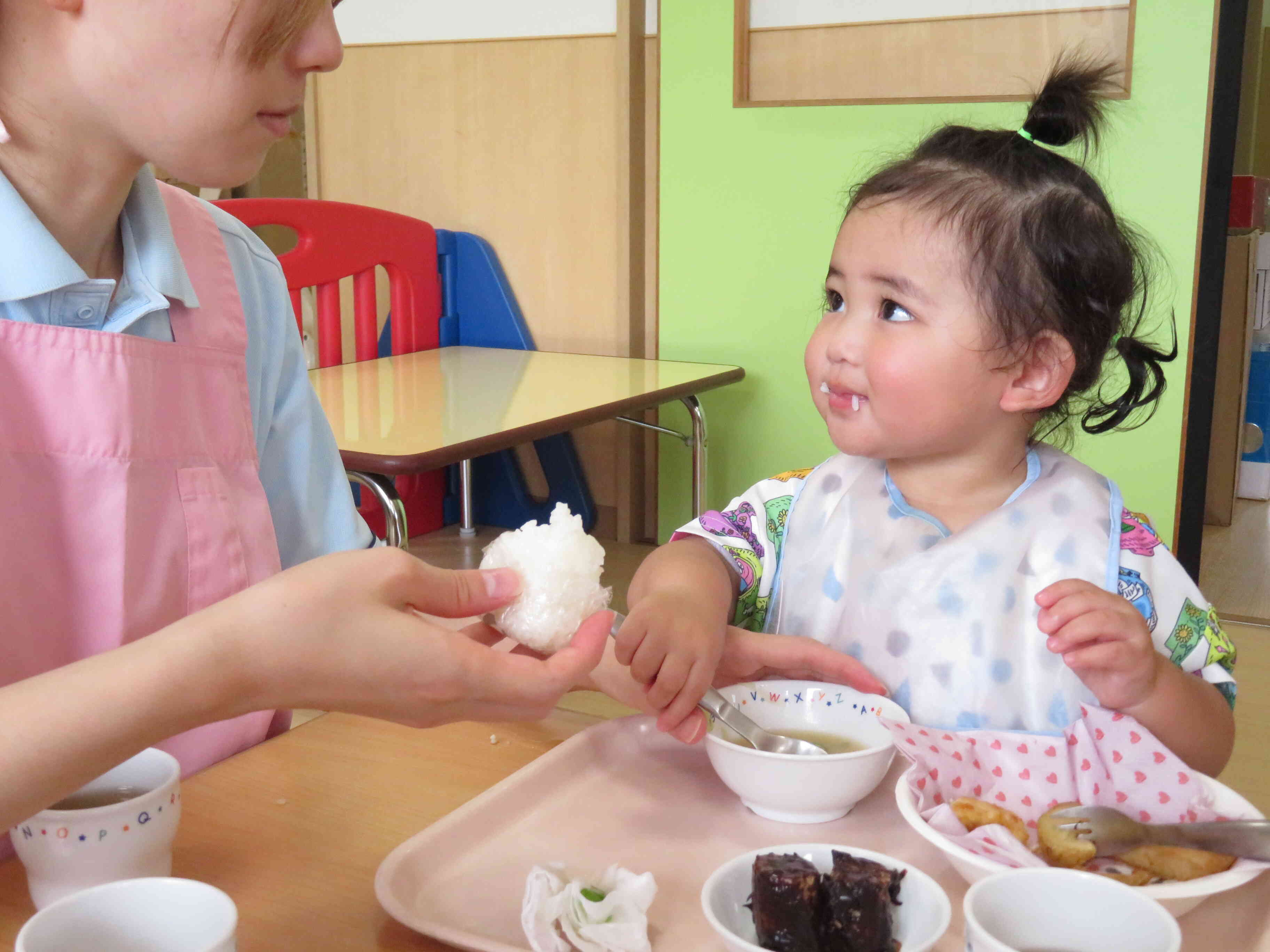 お祭りメニュー美味しいな（1歳児）