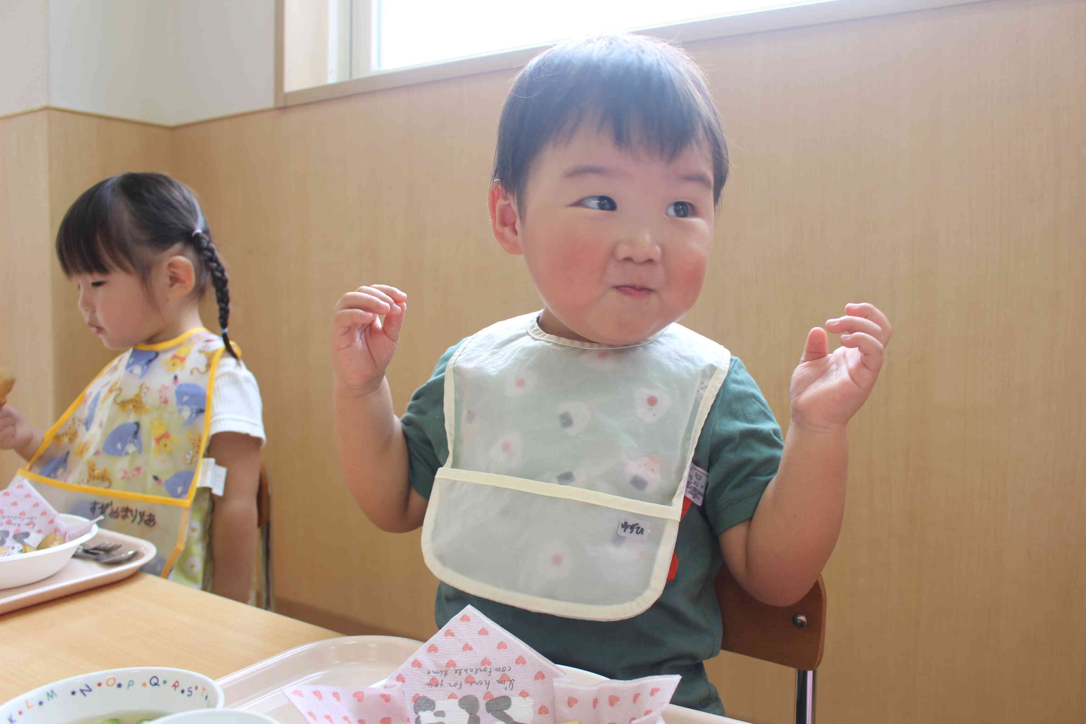 お祭りメニュー美味しいな（2歳児）