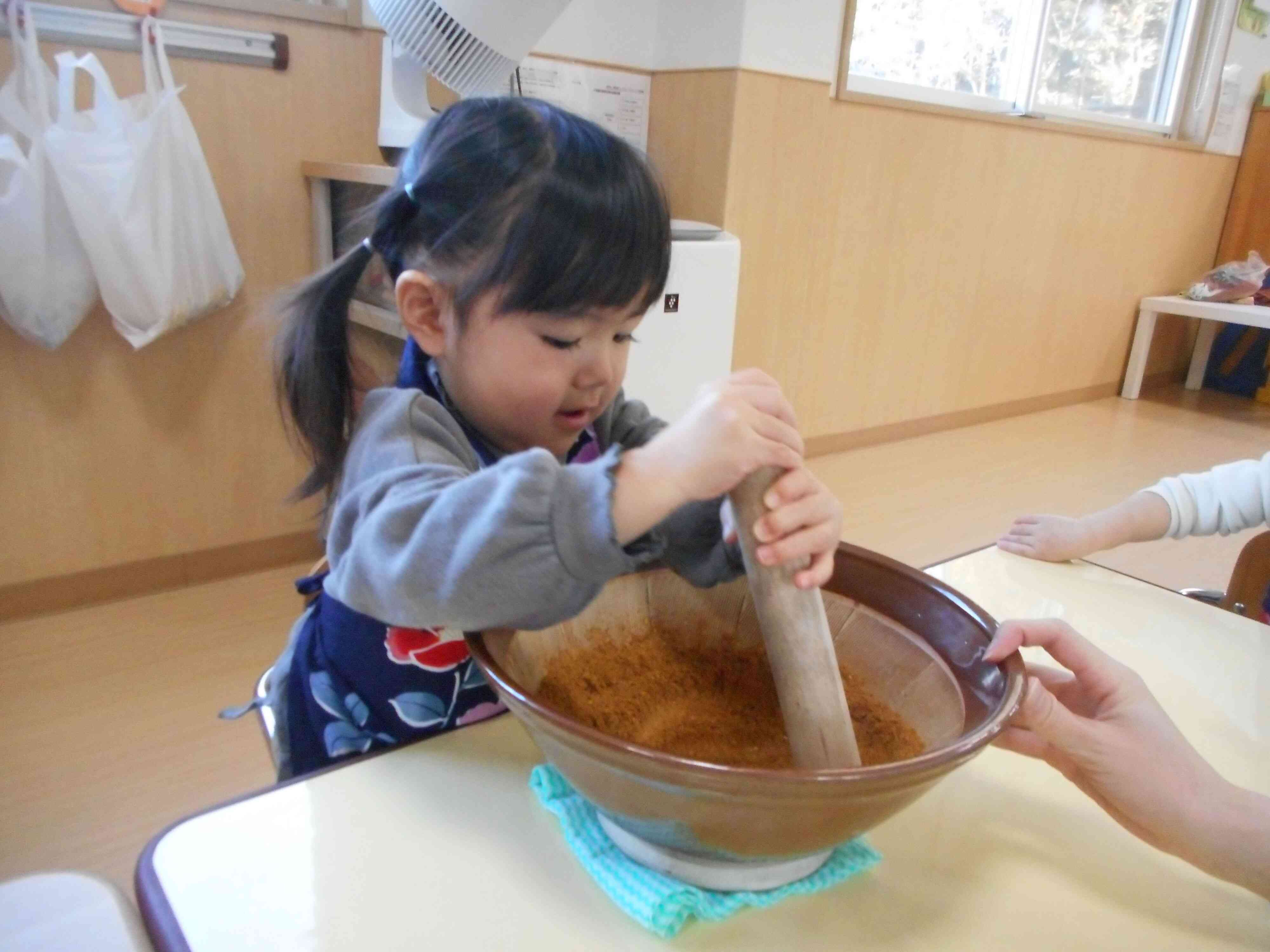 食育　きな粉作り