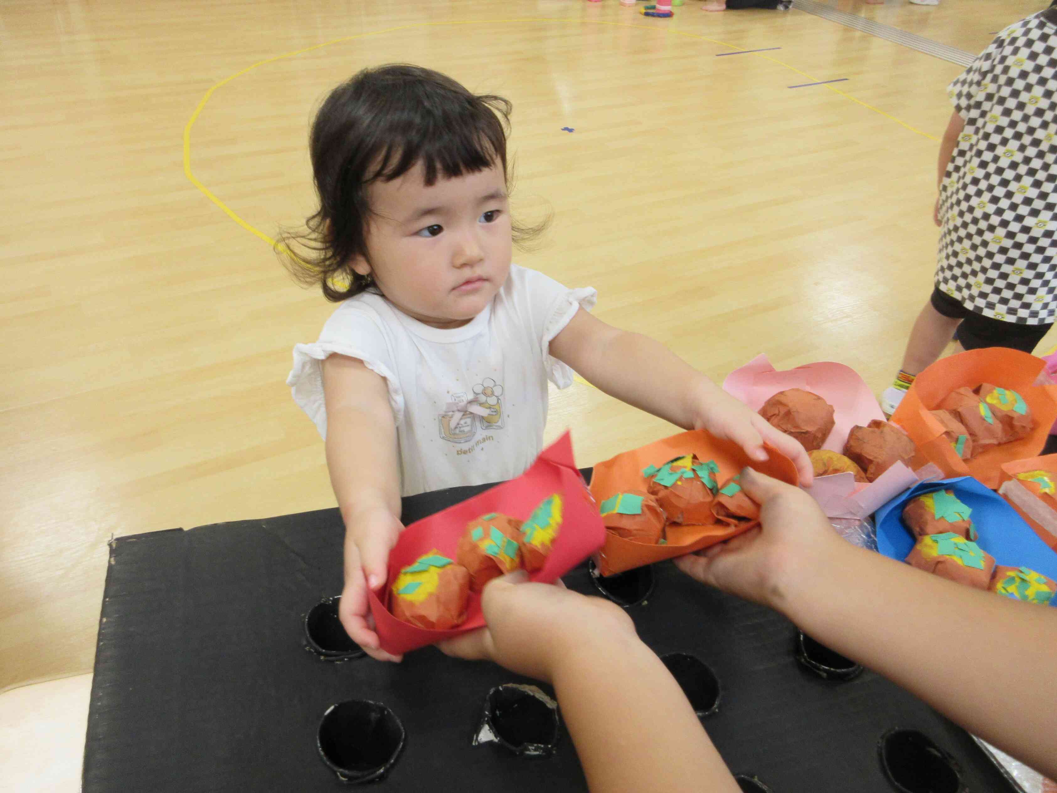 夏祭りごっこをしたよ（1歳児）