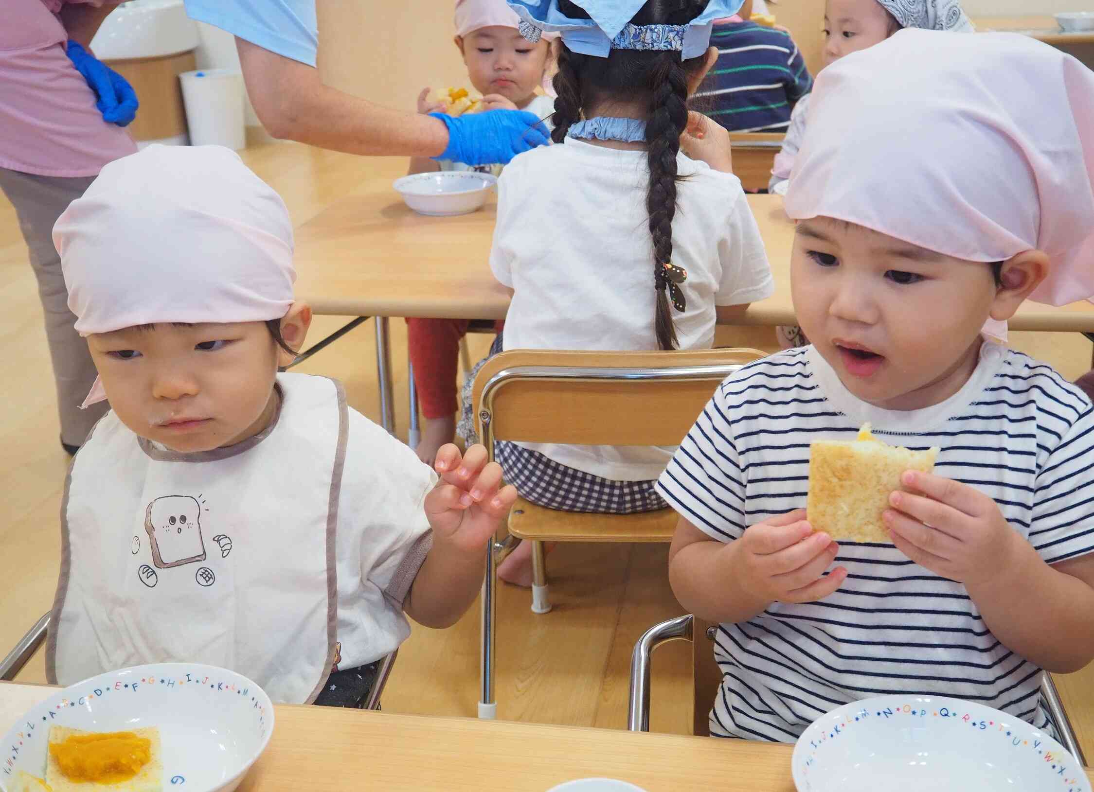 黄色いかぼちゃの餡がおいしいな。