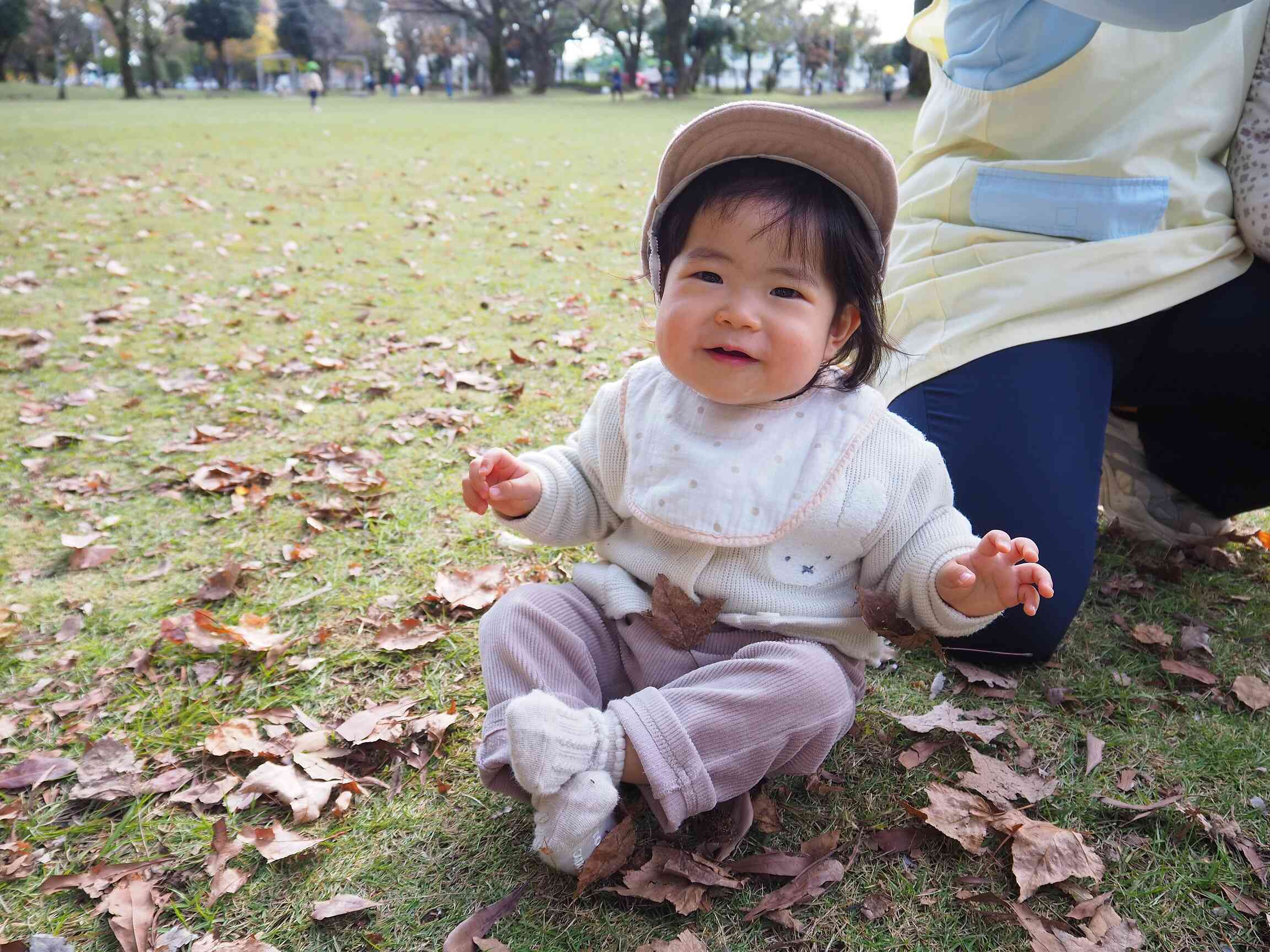 昼間の公園はポカポカ気持ちいいね♪