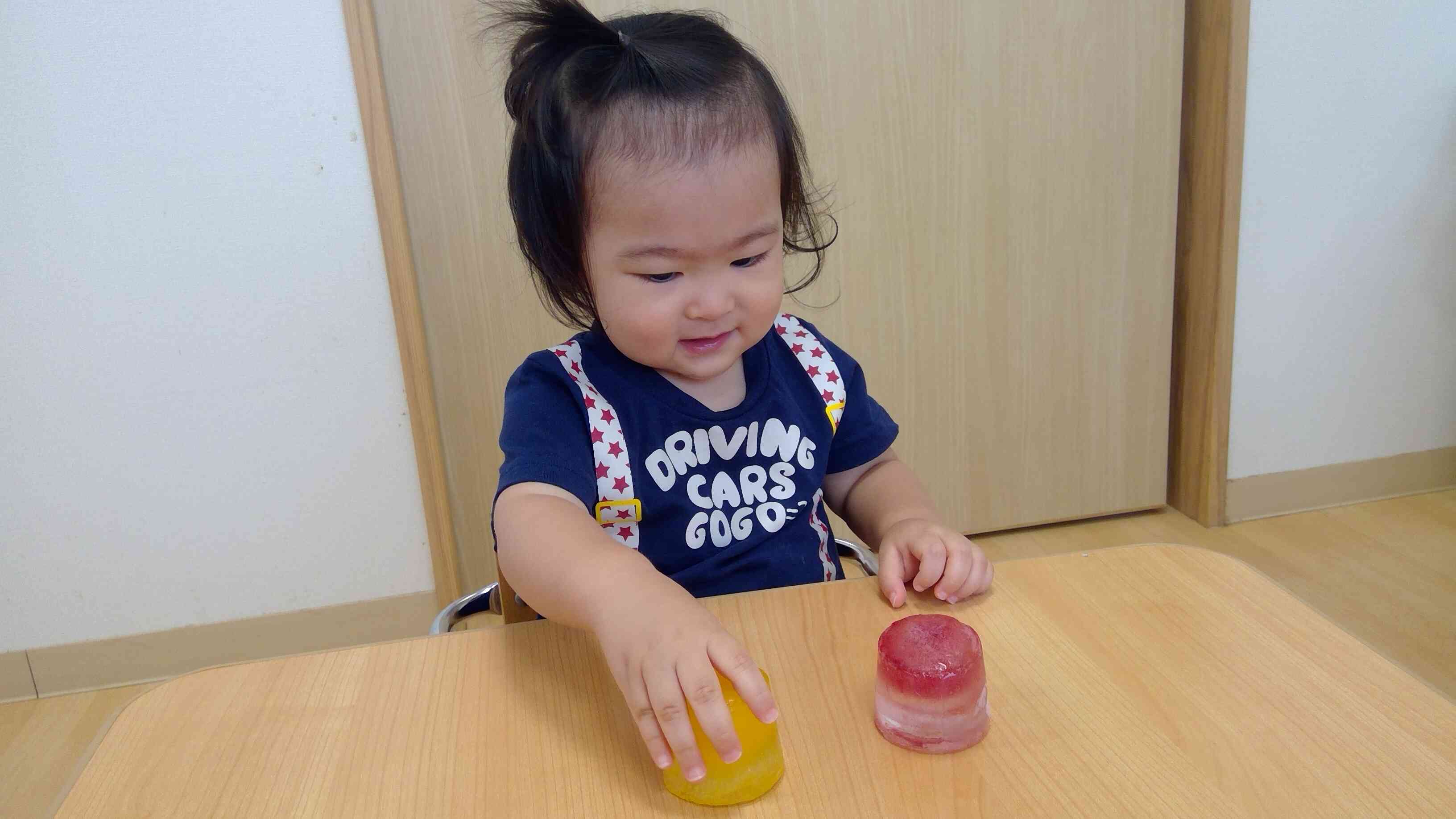 カラフル氷・お昼寝　ひよこ組（0歳児）