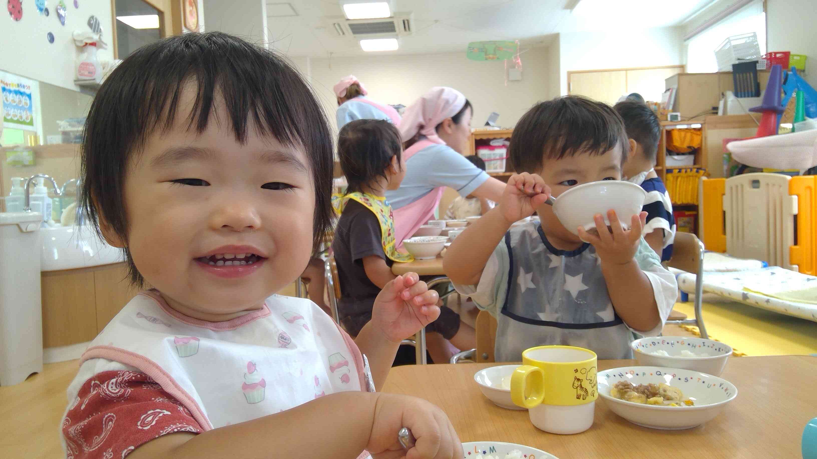 いっぱい食べるよ あひる組(１歳児)