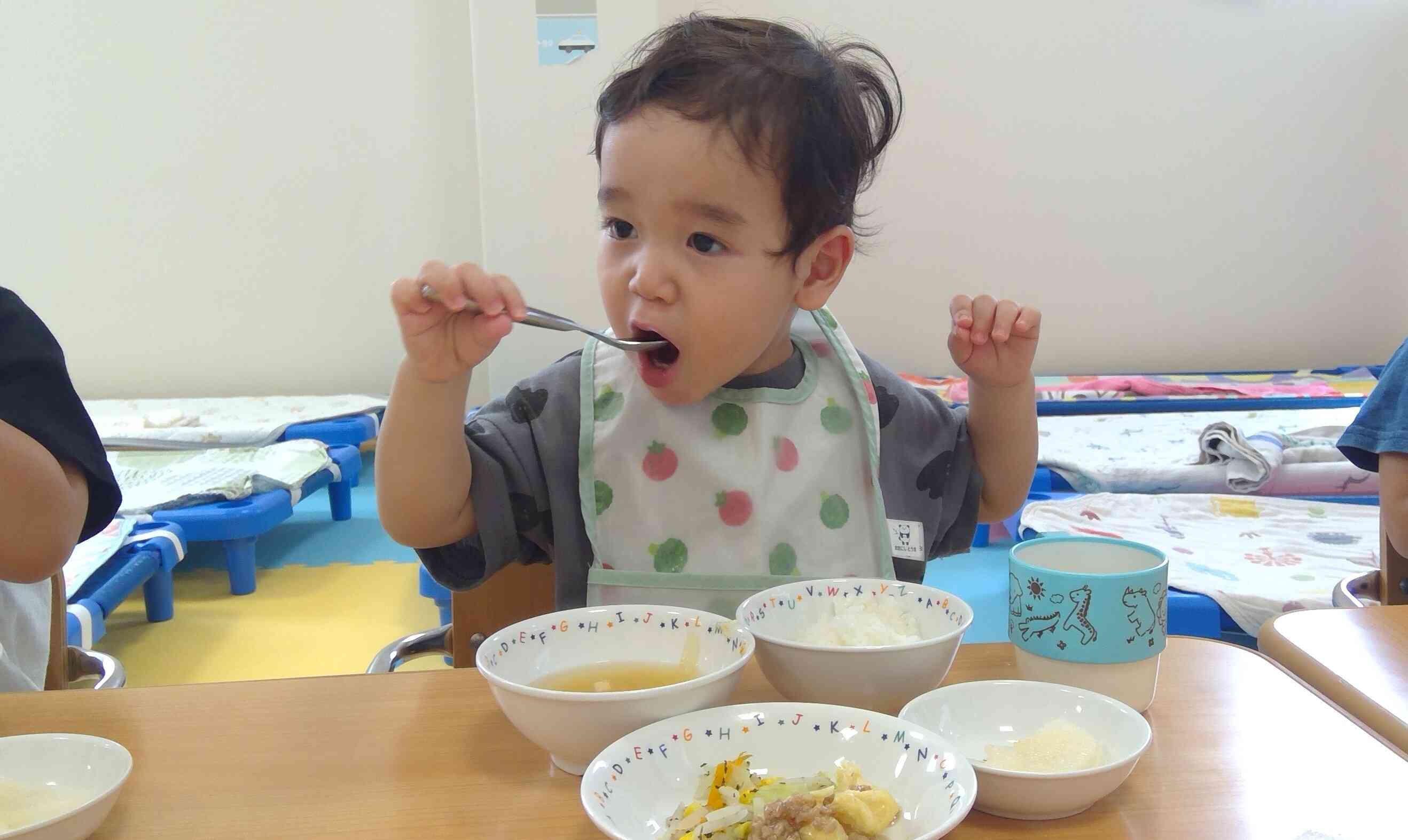 みてみて！上手に食べれるよ♪