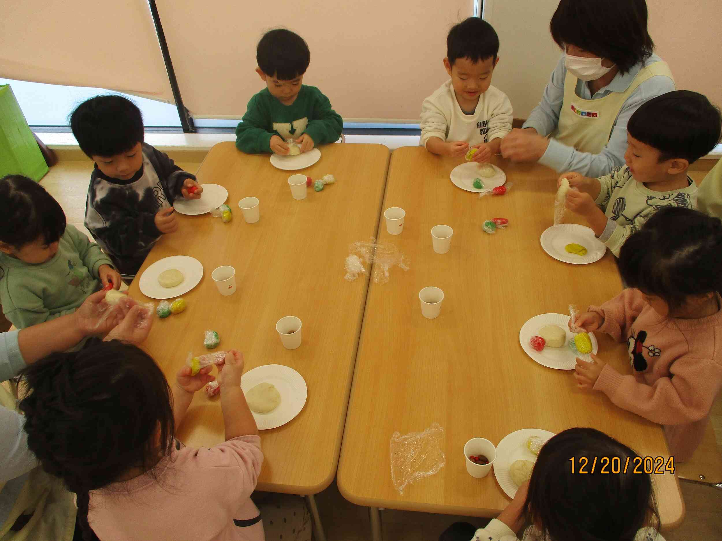 12月の食育は小麦粉粘土！