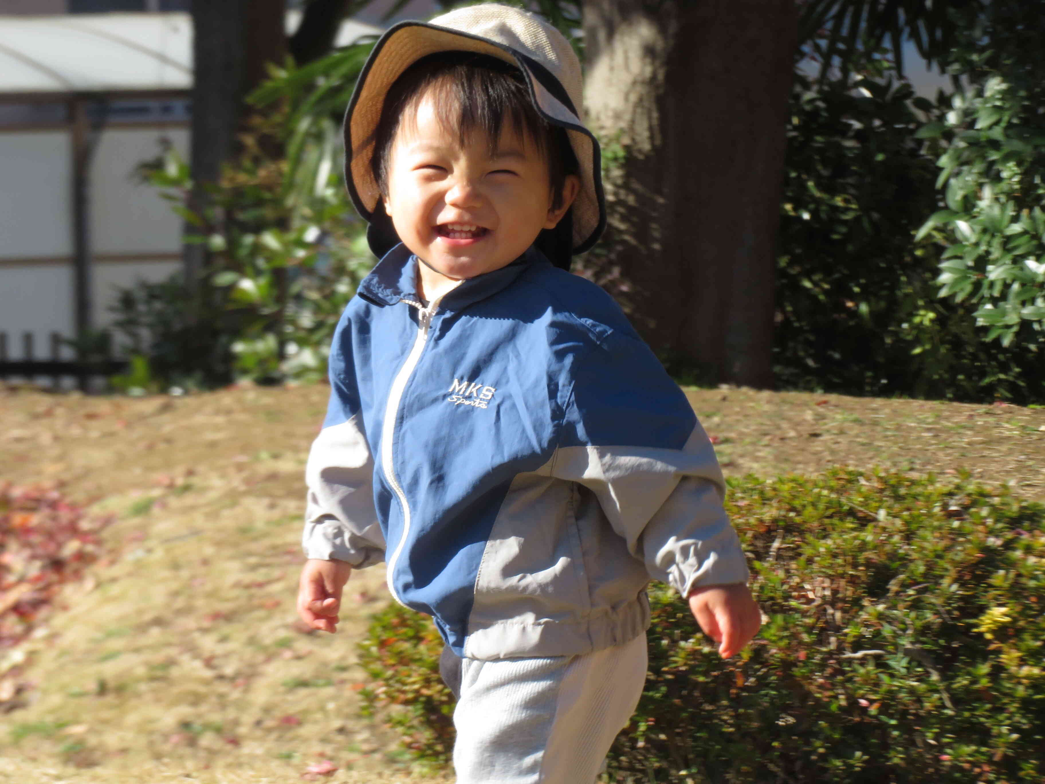 戸外遊び　0歳児　ひよこ組