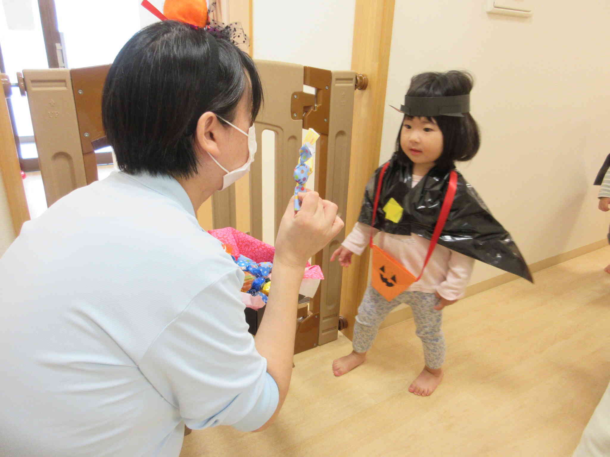 給食の先生にトリック　オア　トリート！