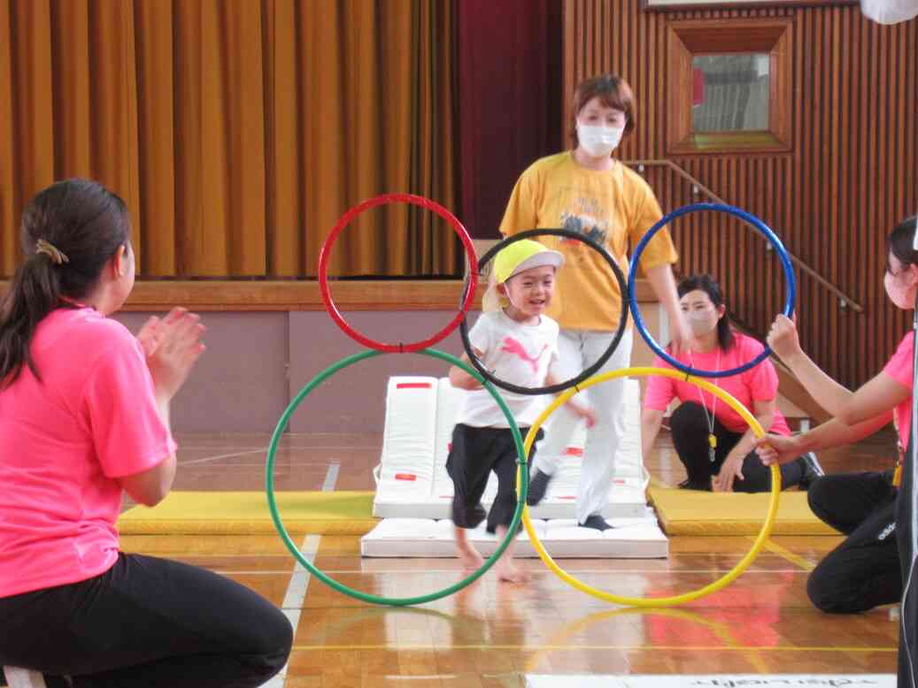 親子競技「めざせ！金メダル～力を合わせて～」