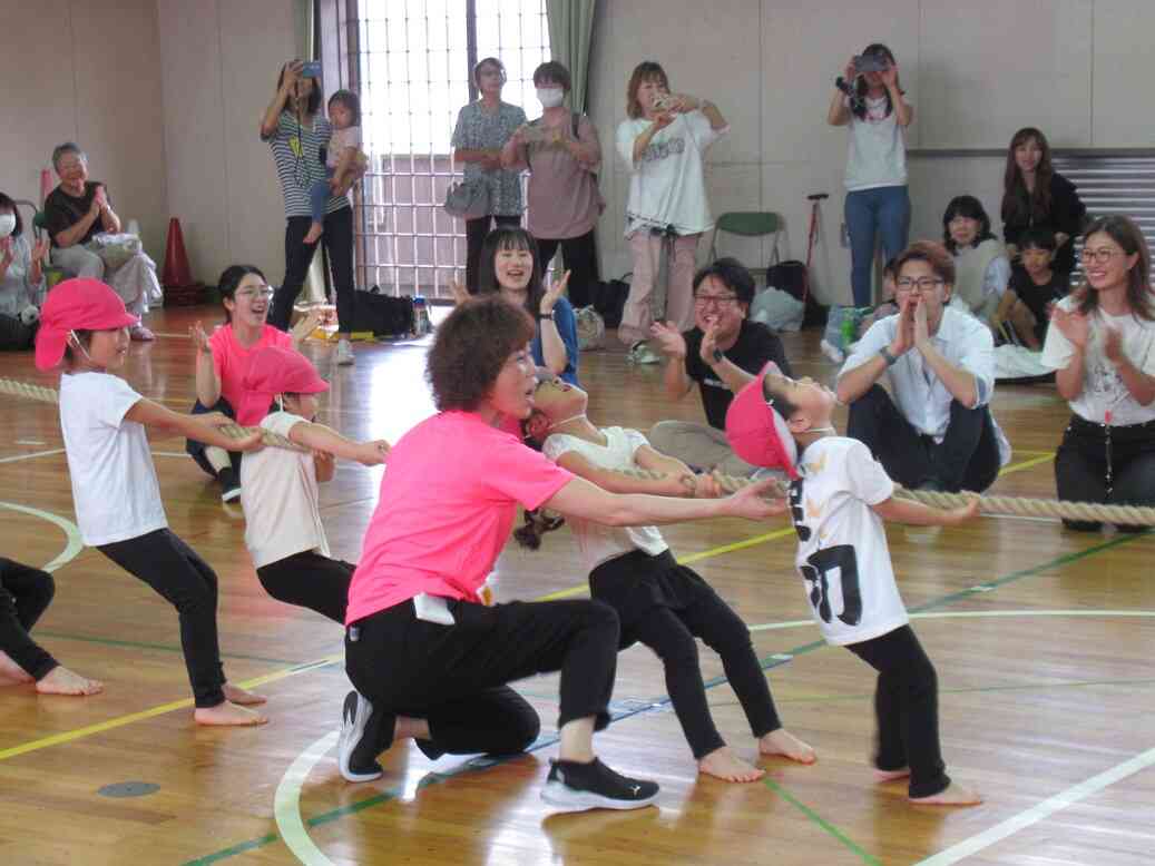 親子競技「ひっぱれ！つなひきがっせん」