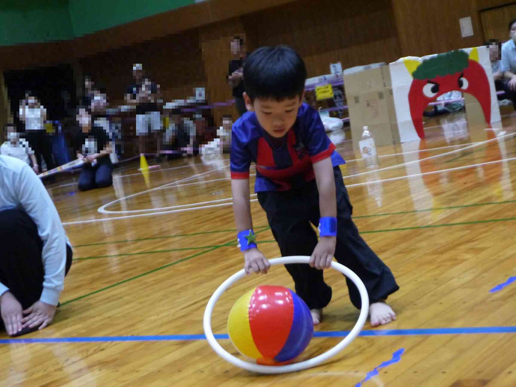 ボールをこぼさず運べるかな