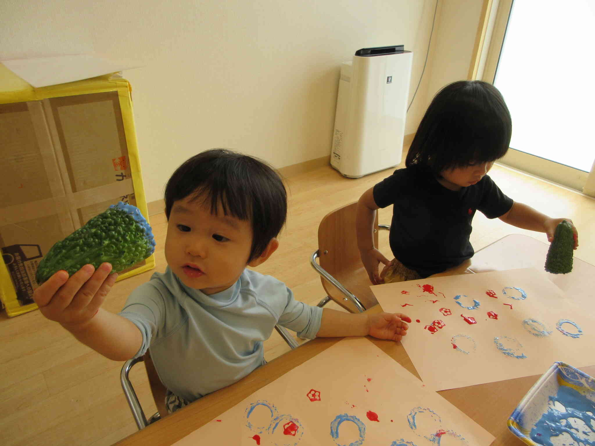 見てー‼野菜のおかお、丸いね！