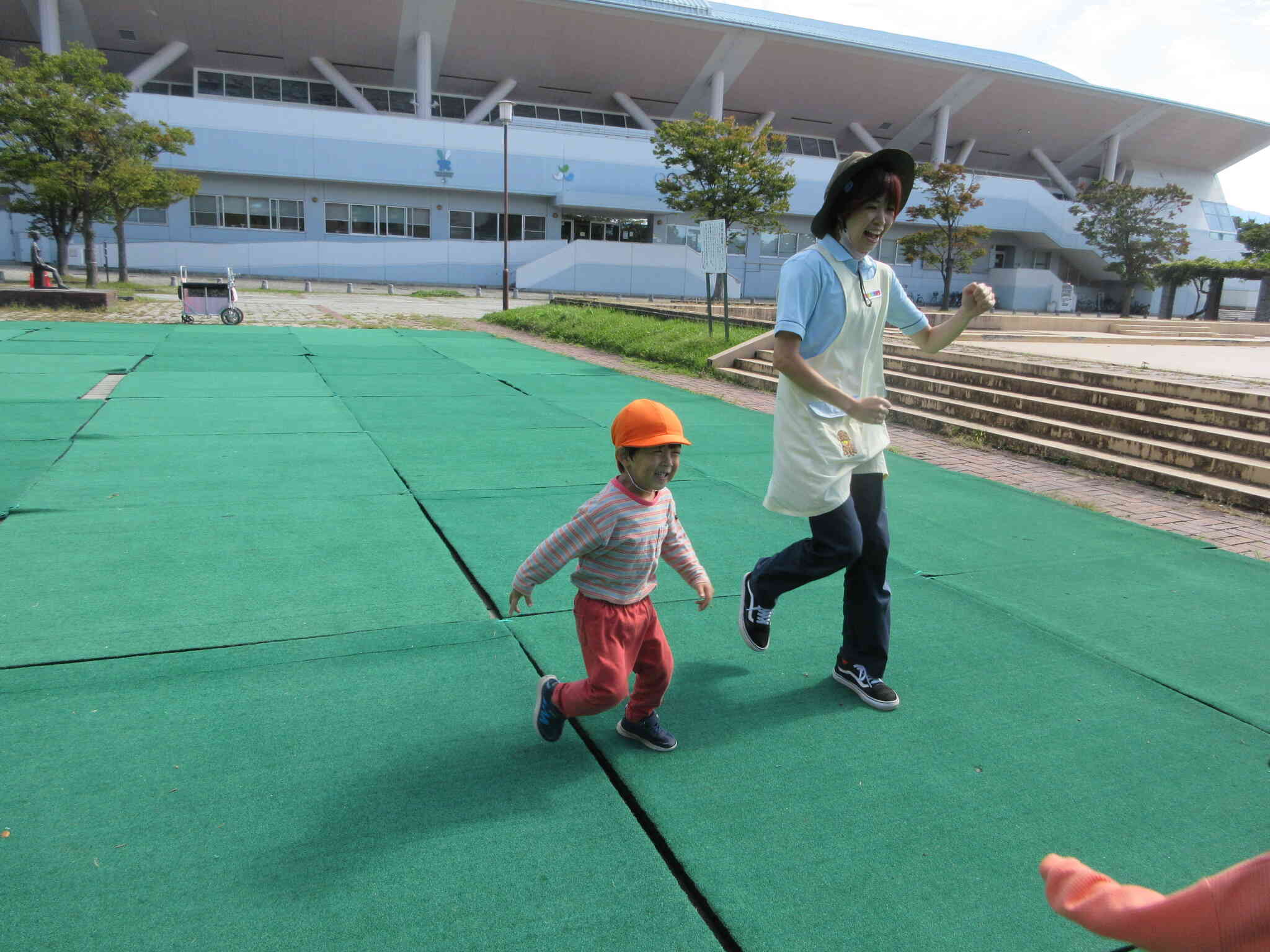 先生と同じポーズだね！