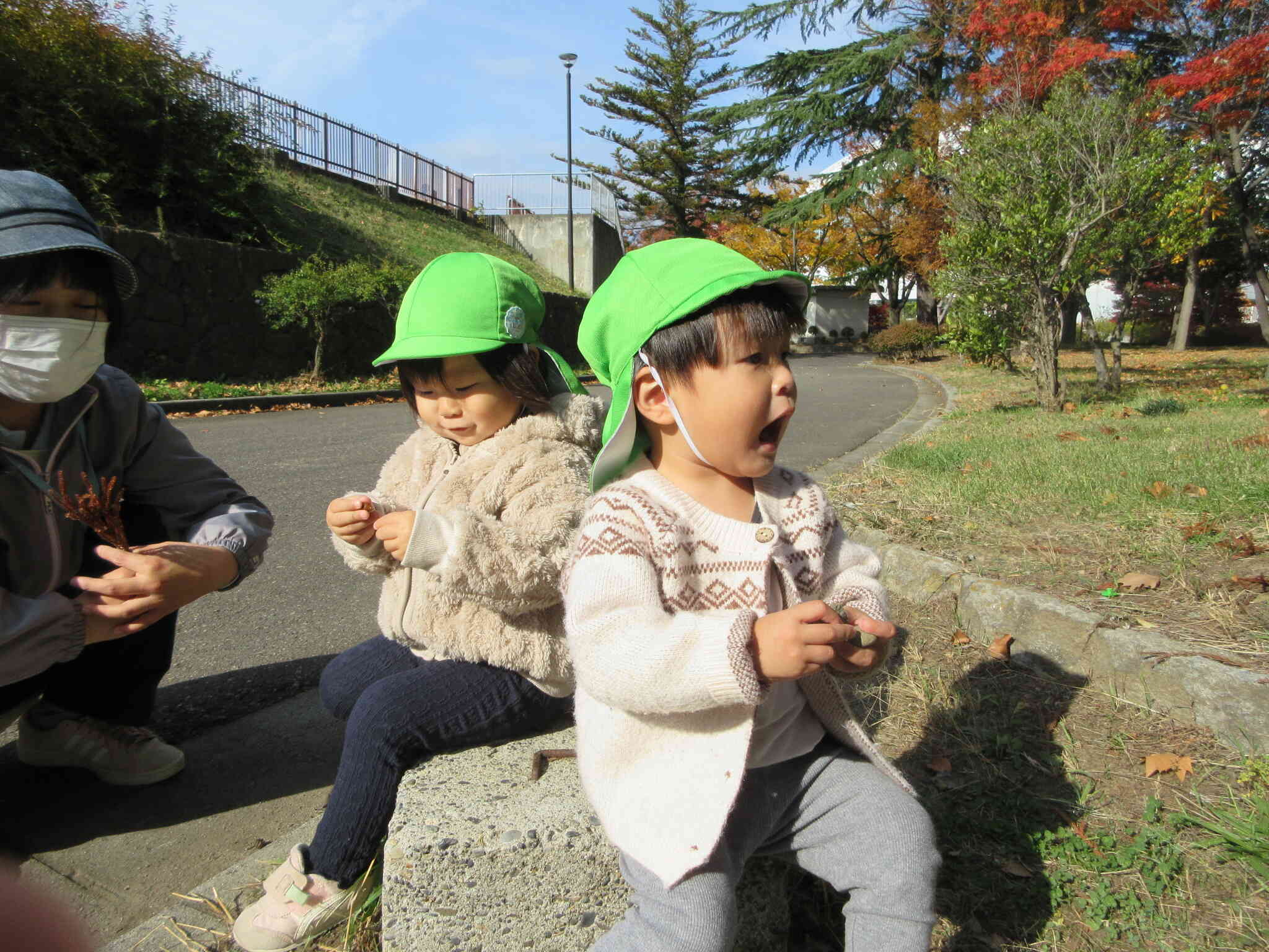 座ってひと休みしたら働く車が見えた！