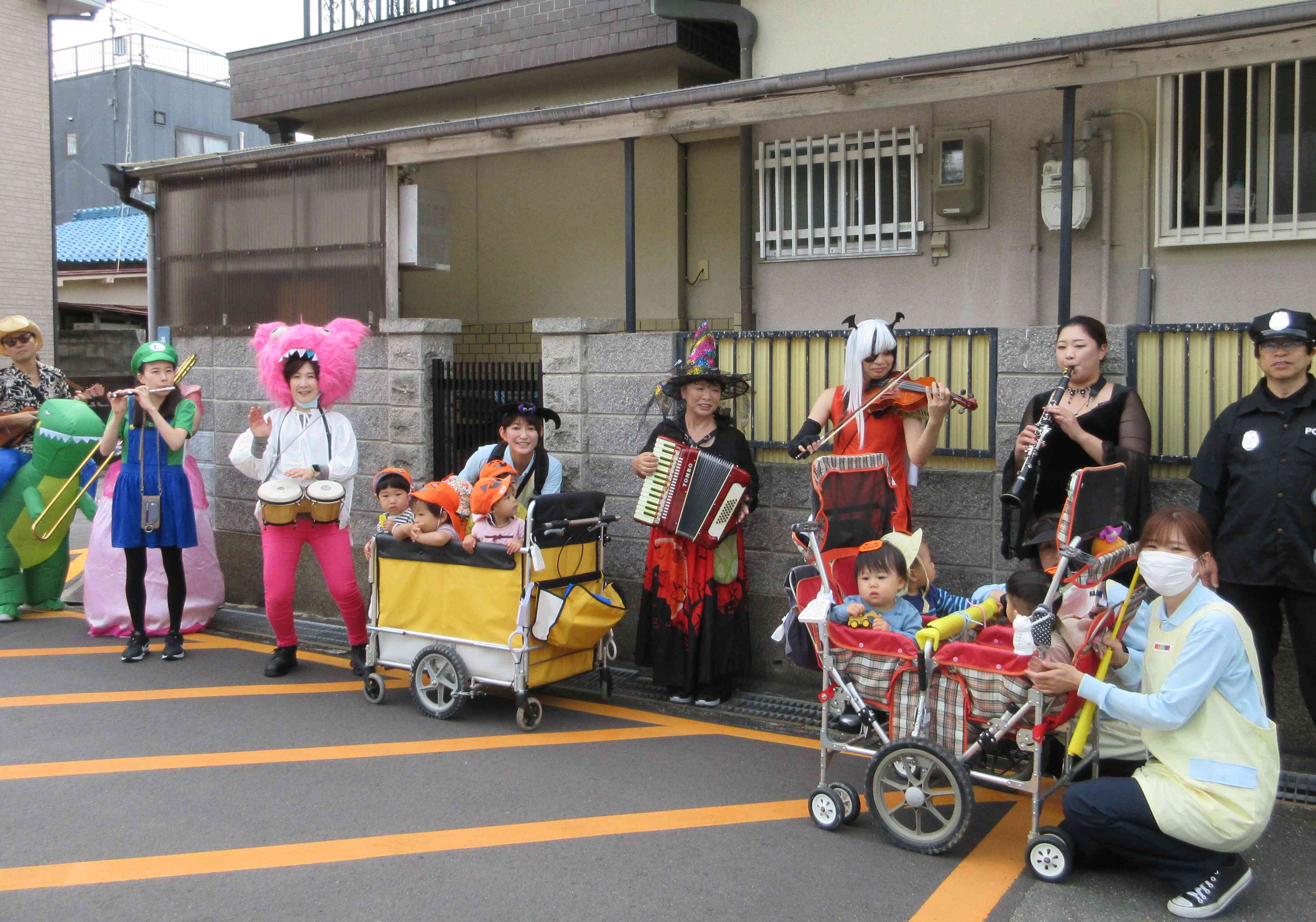 ひよこ組、あひる組のお友だちもハロウィン演奏会に参加しました☆