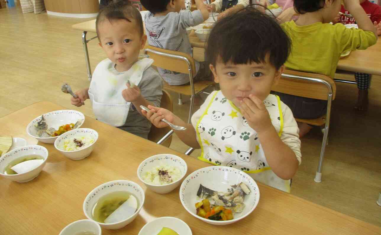 給食美味しいな～！