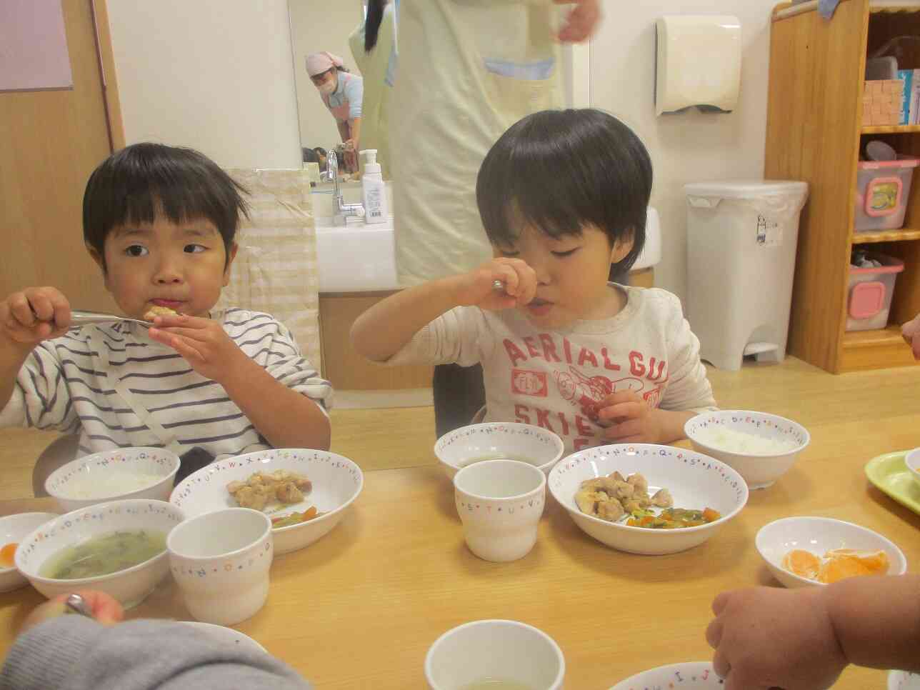 今日の給食も美味しいな～