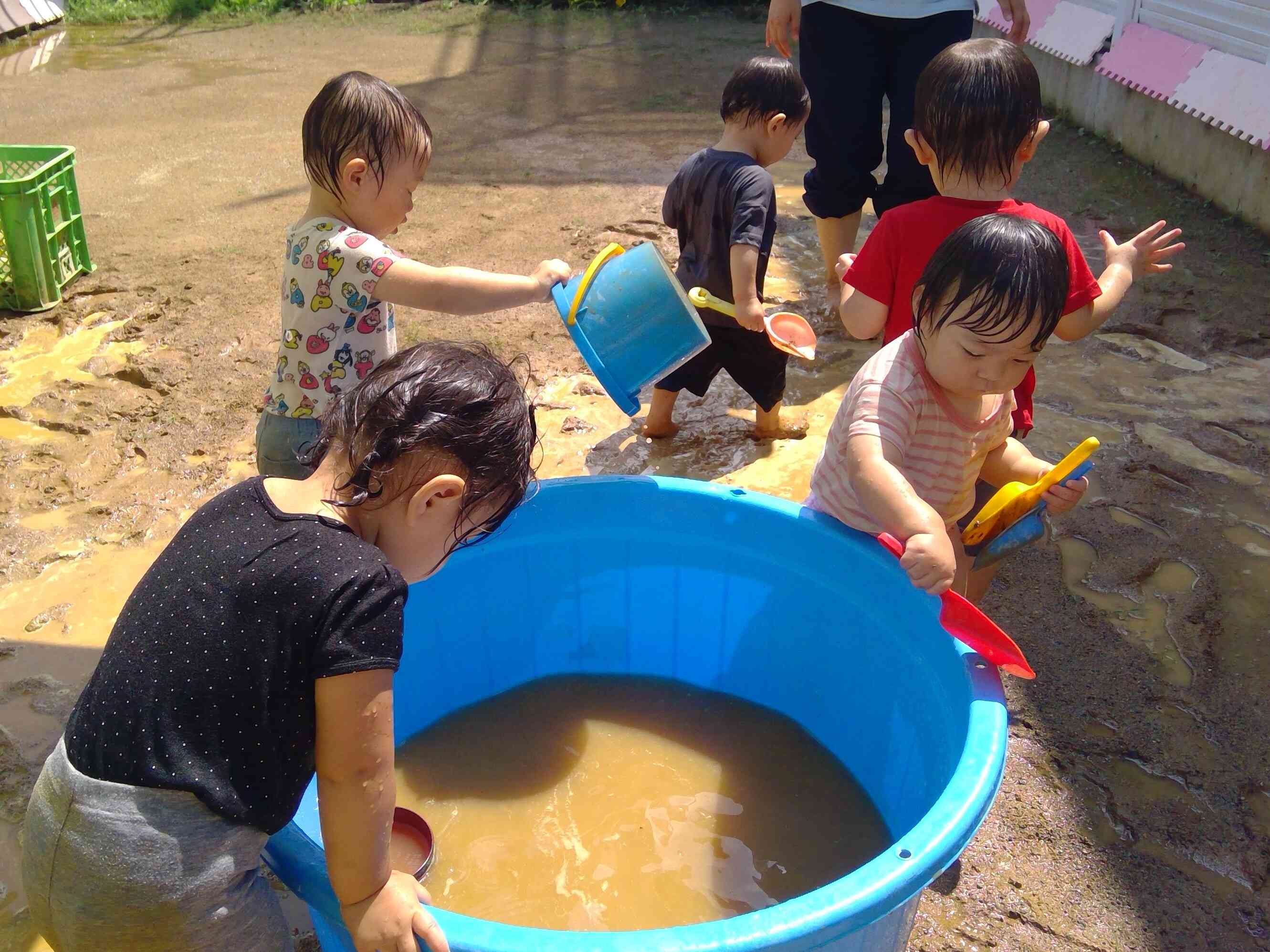 水溜まりみーつけた！