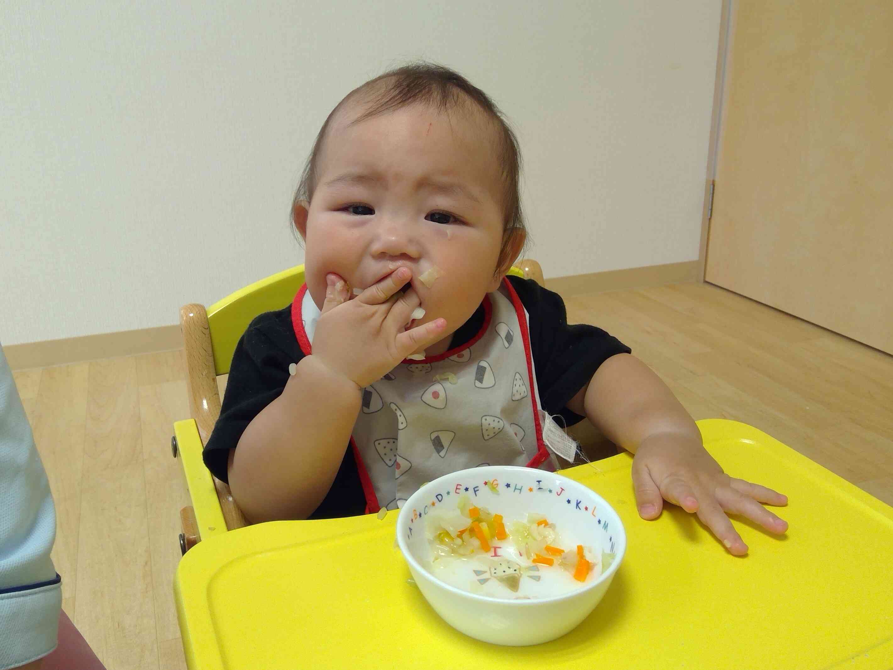 手づかみ食べもできるよ!!