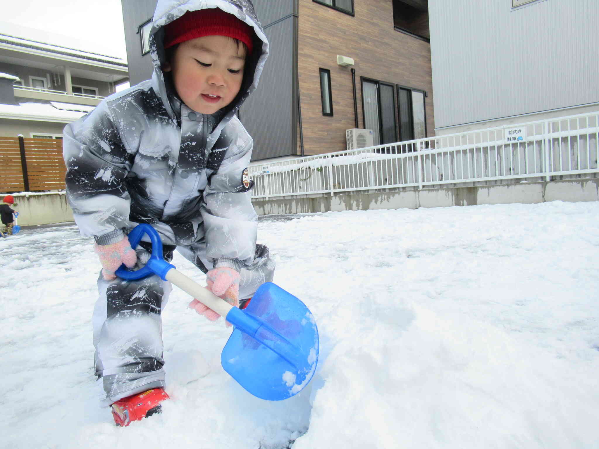 異年齢保育「雪が降ったよ！」