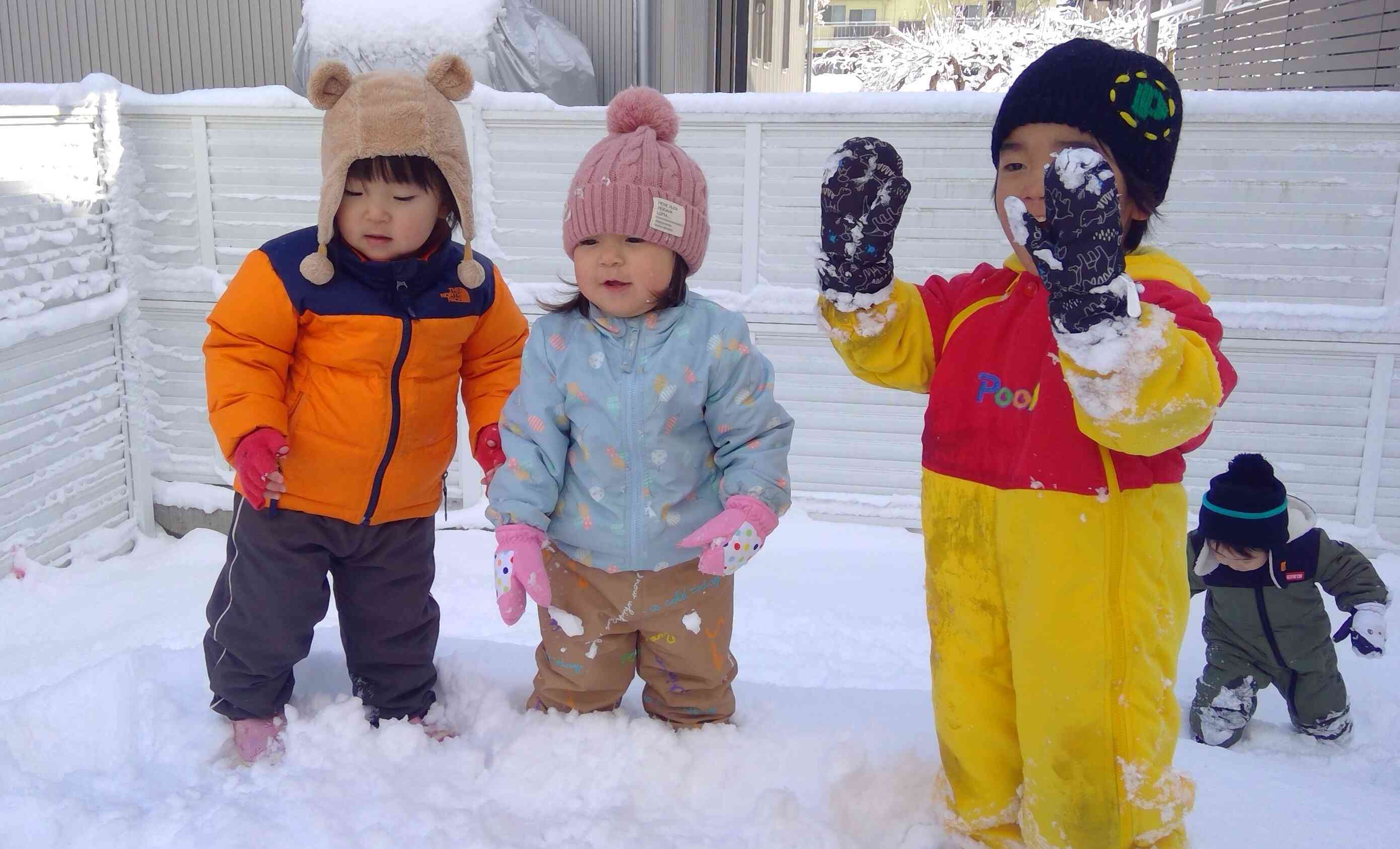 あひる組　雪遊び大好き～♪