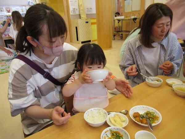 お味噌汁、上手に飲めるよ～！