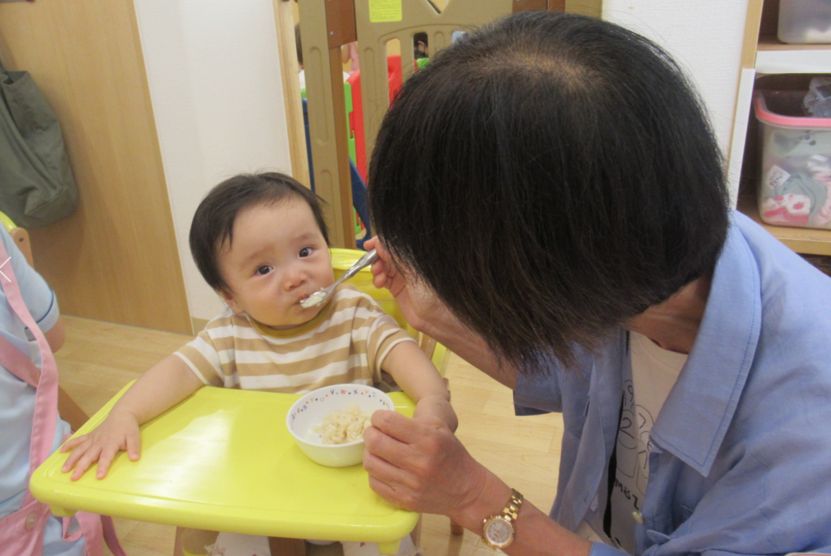 おばあちゃんと一緒に食べると美味しいね♪