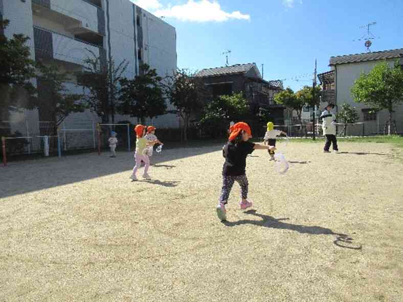 みんなでくるくる凧を持ってよーいドン！