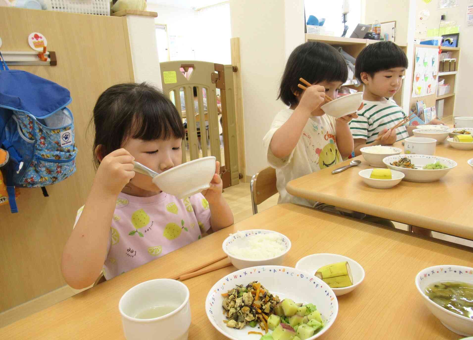 お野菜たっぷりの給食、いただきます！