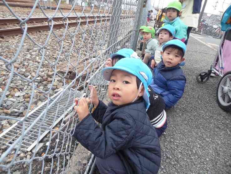 やっと来た来た、 今度は上り電車。新快速！！