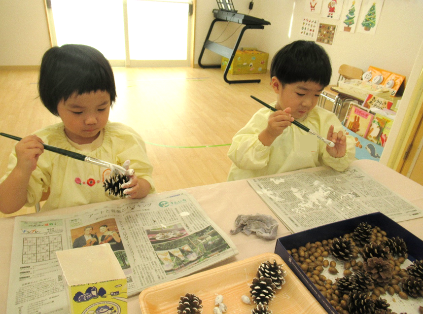 幼児さんは、クリスマス飾り作り♪